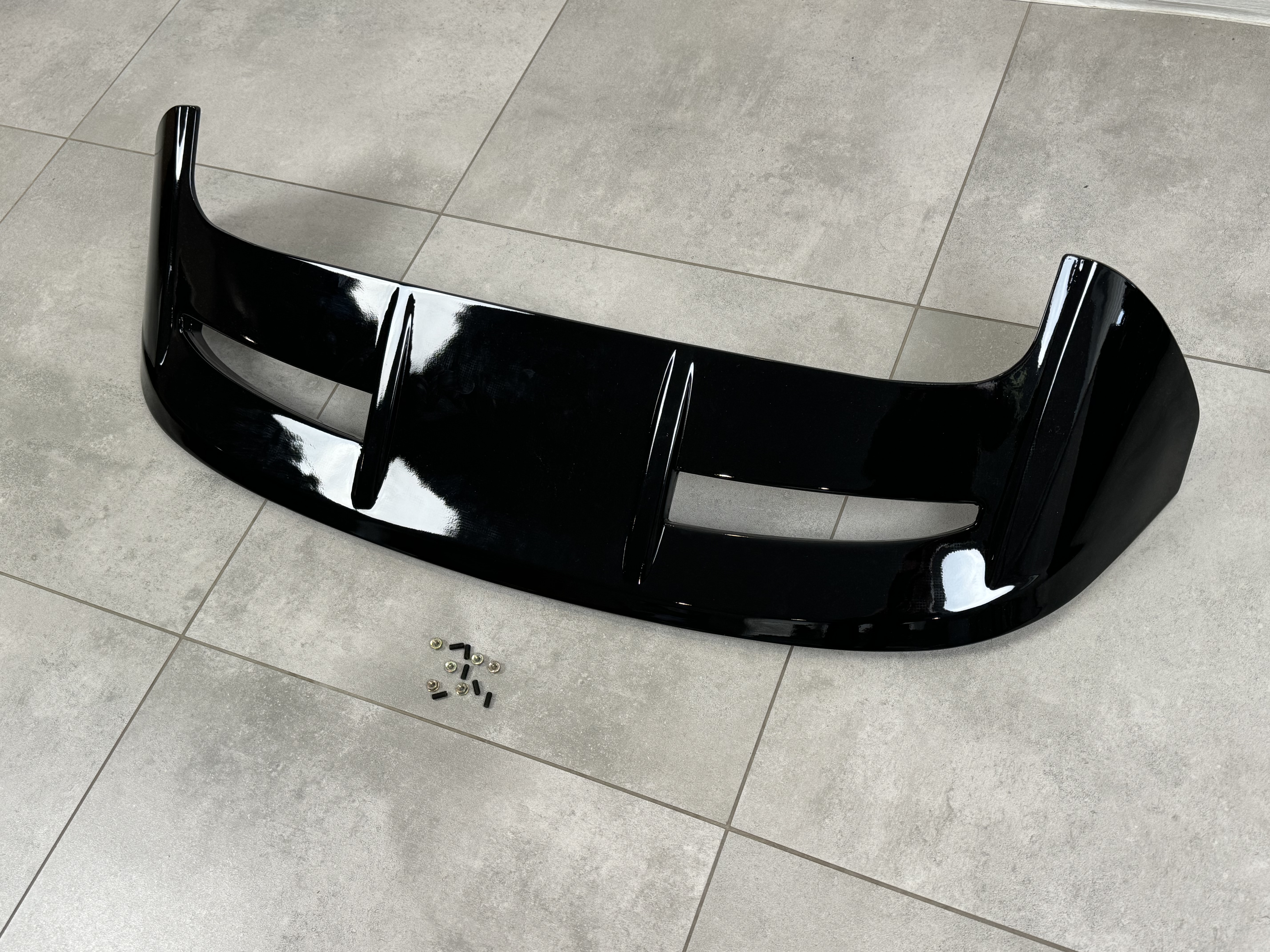Спойлер козирок Ford Fiesta хетчбек 2011-2017, чорний глянець 2