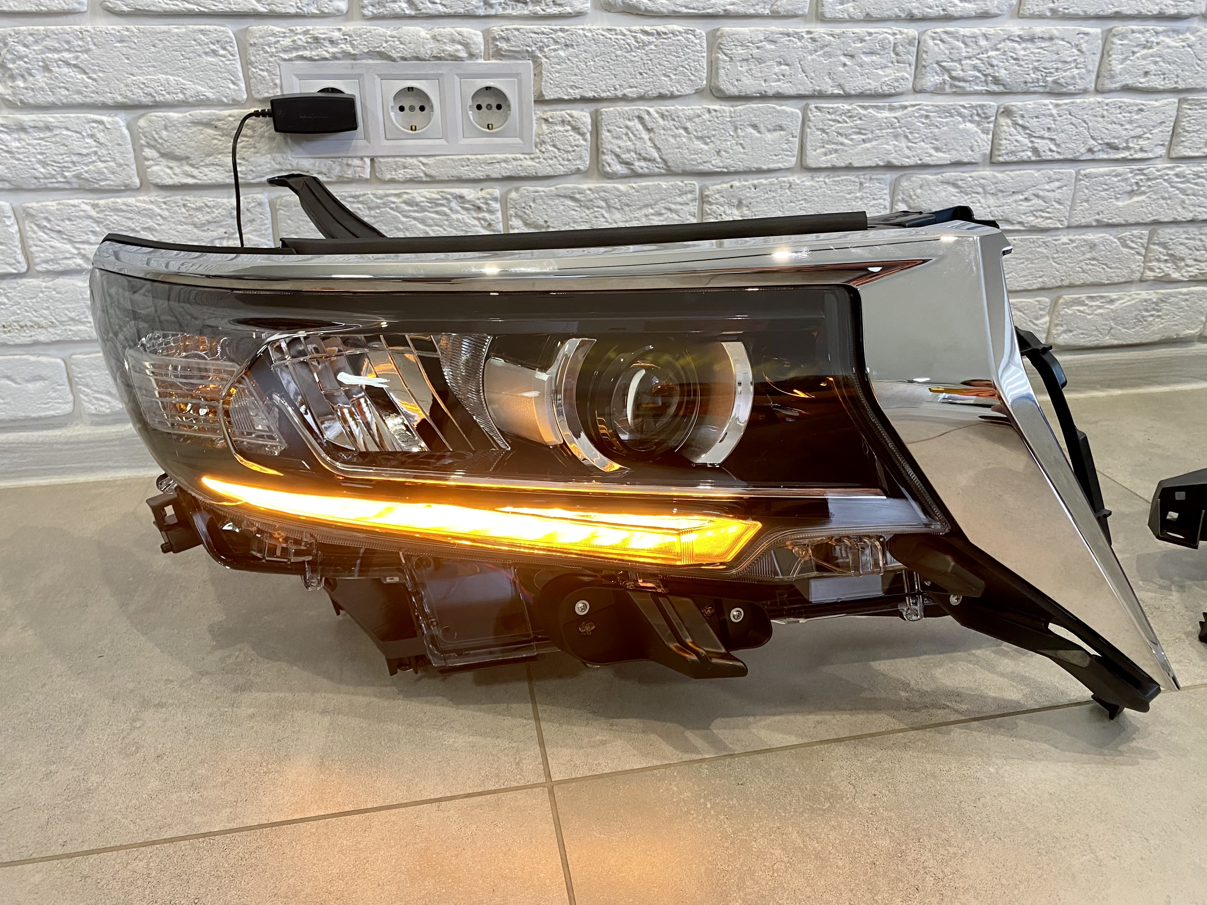 Фари Full Led Toyota Land Cruiser Prado 150 рестайлінг 2018+ (ліва+права) замість галогену, в комплекті з віями 4