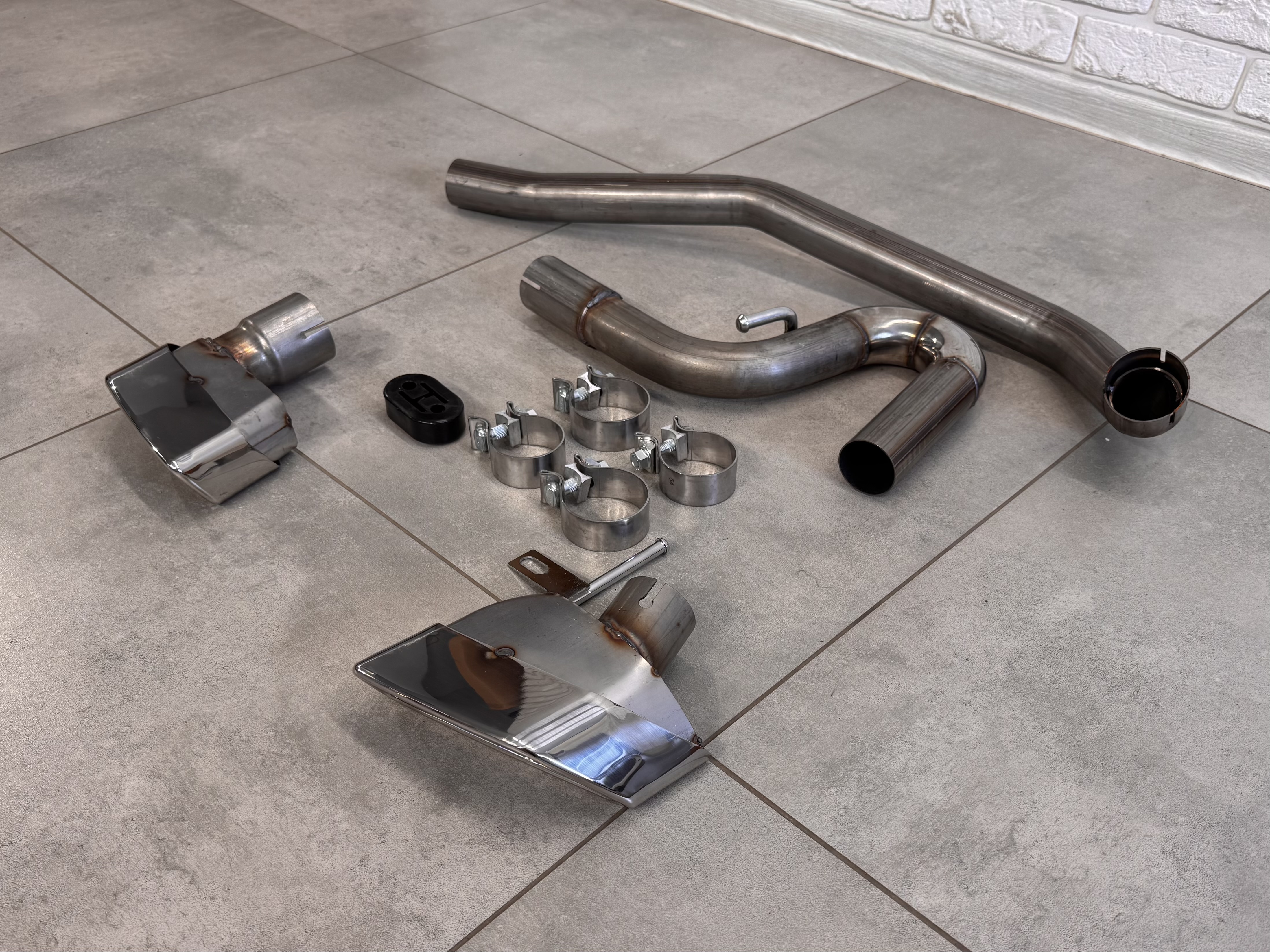 Вихлопні труби з насадками CHROME M Paket для BMW F10 2010-2016 у стилі G30 3