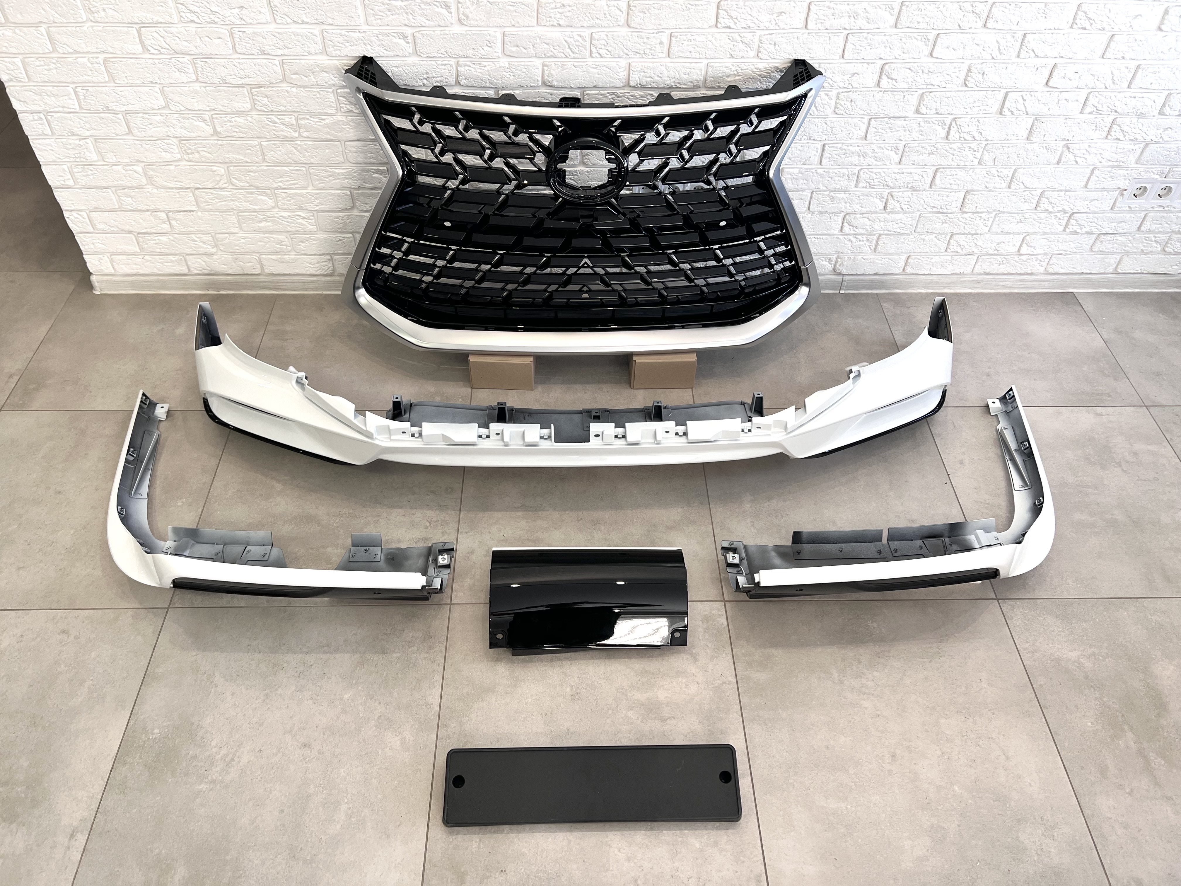 Обвіс комплект SAMURAI 2020+ Lexus LX 570 450d 2015-2022 ABS пластик, колір білий 3