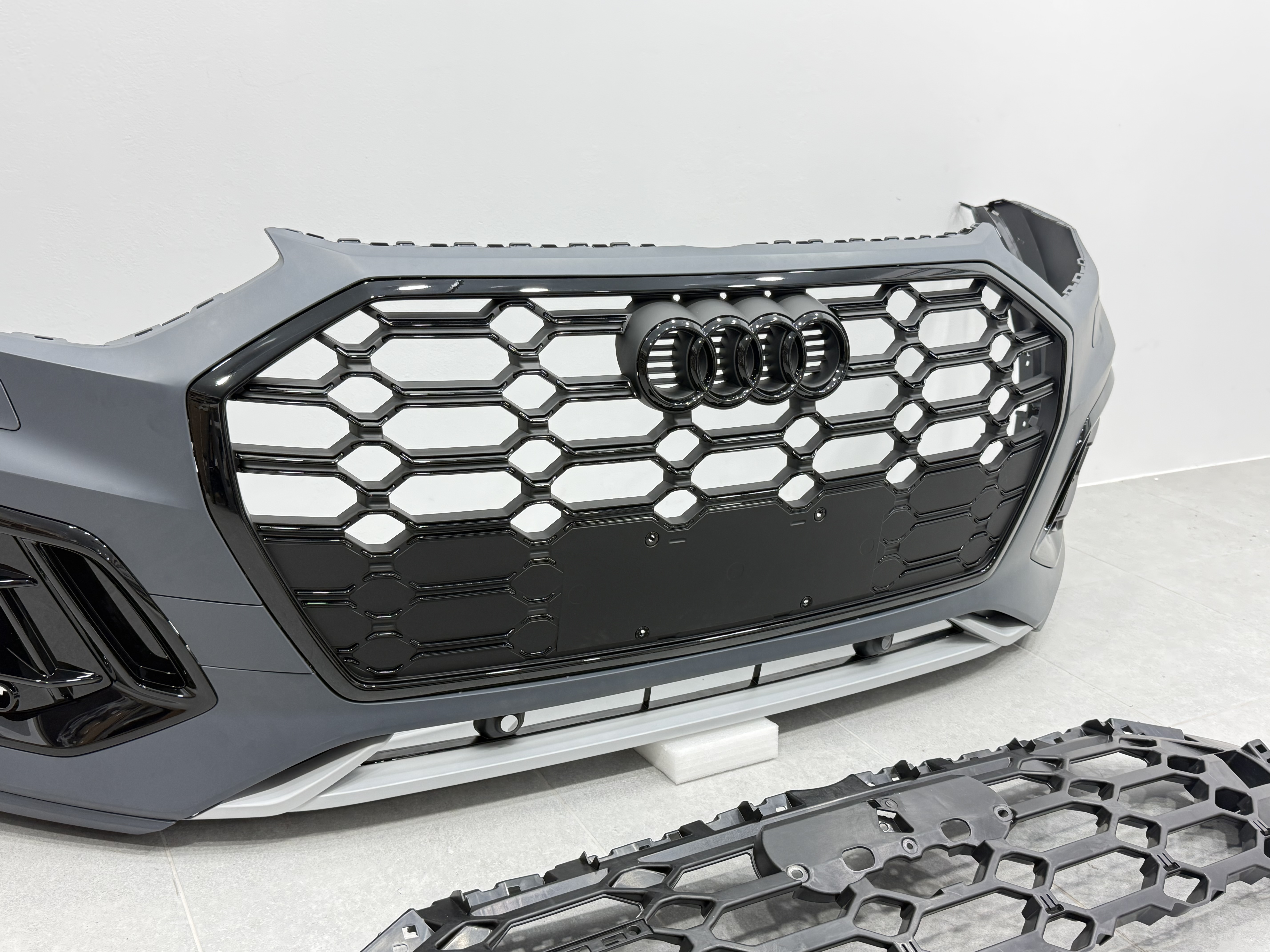 Бампер передній у зборі S-Line BLACK для Audi Q5 2021-2024 4