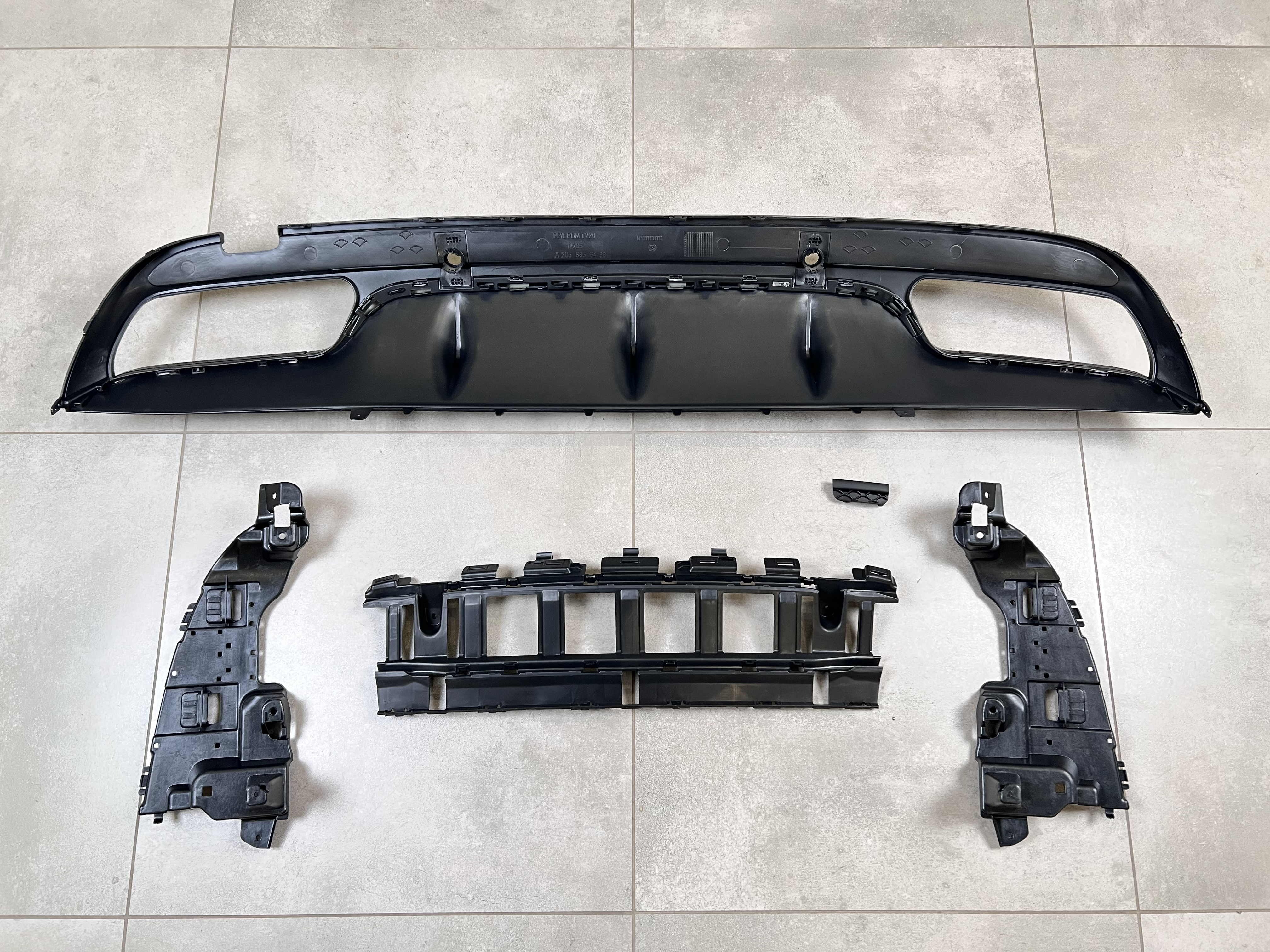 Накладка заднього бампера чорна AMG C63 (дифузор) Mercedes C-Class W205 2015-2021 5