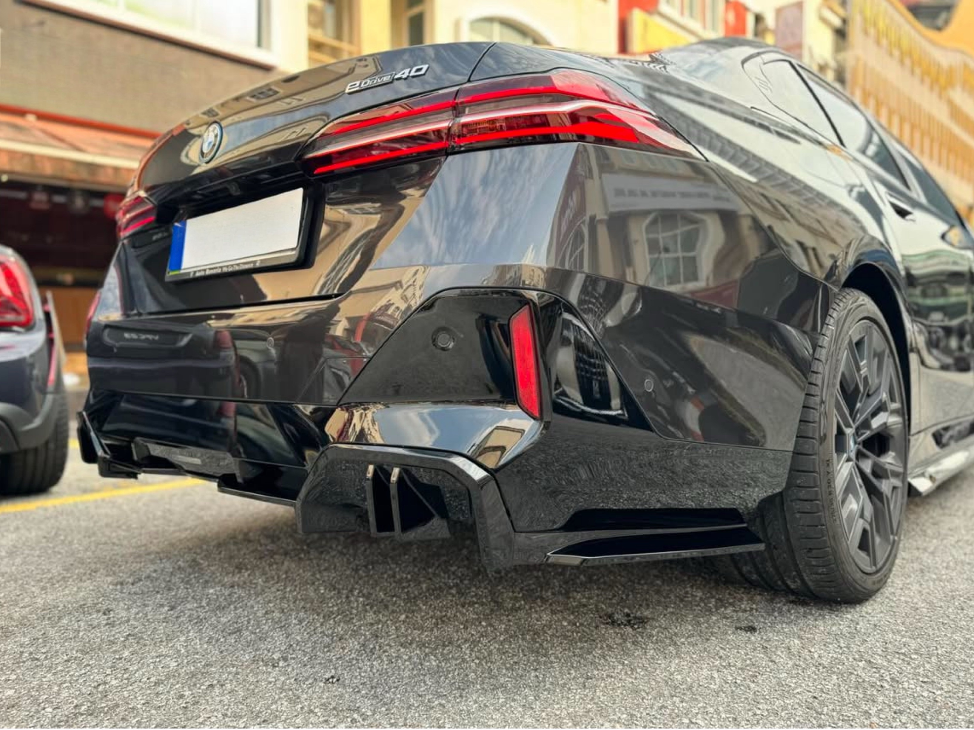 Обвіс юбка заднього бампера M-Performance для BMW 5 series G60 G61 2024-, колір чорний глянець 2
