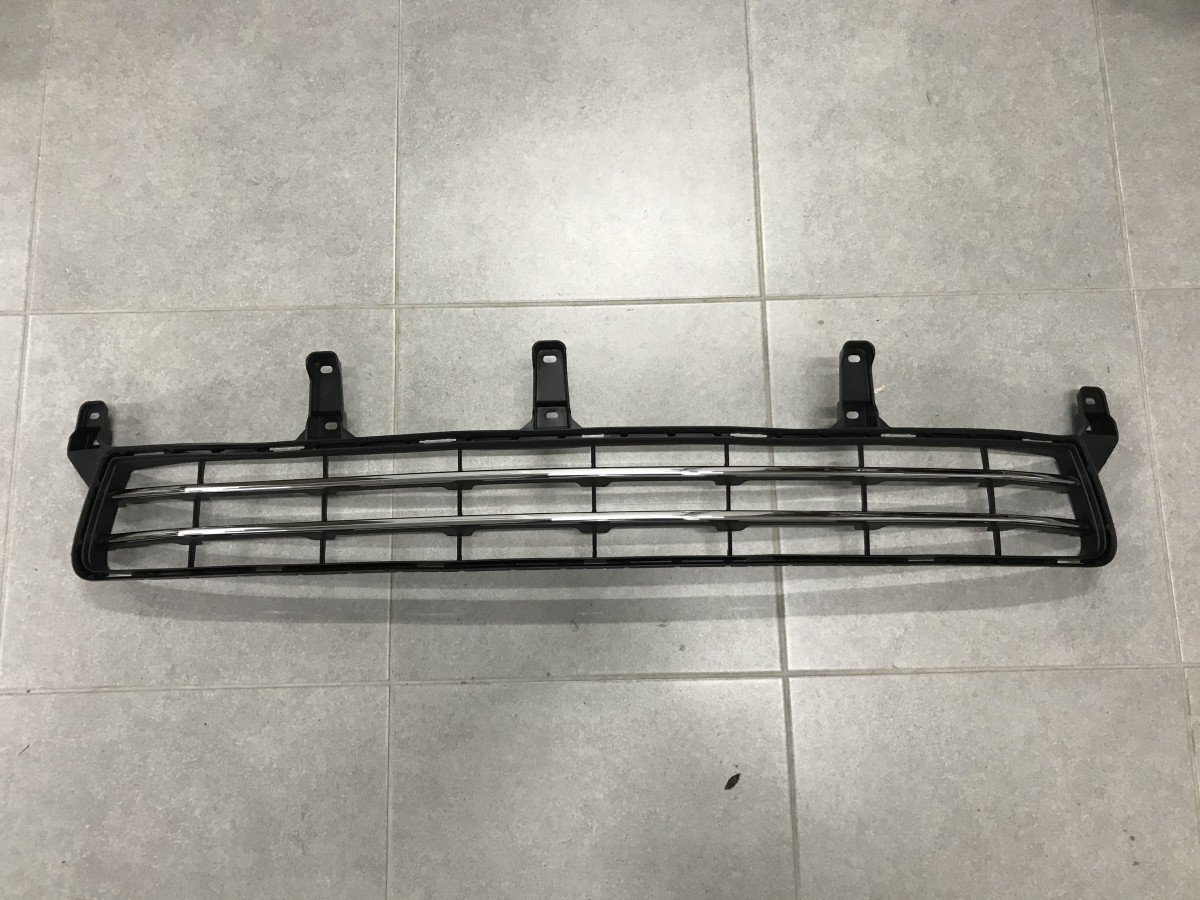 Решітка бампера (не F-Sport) Lexus LX 570 2012-2015
