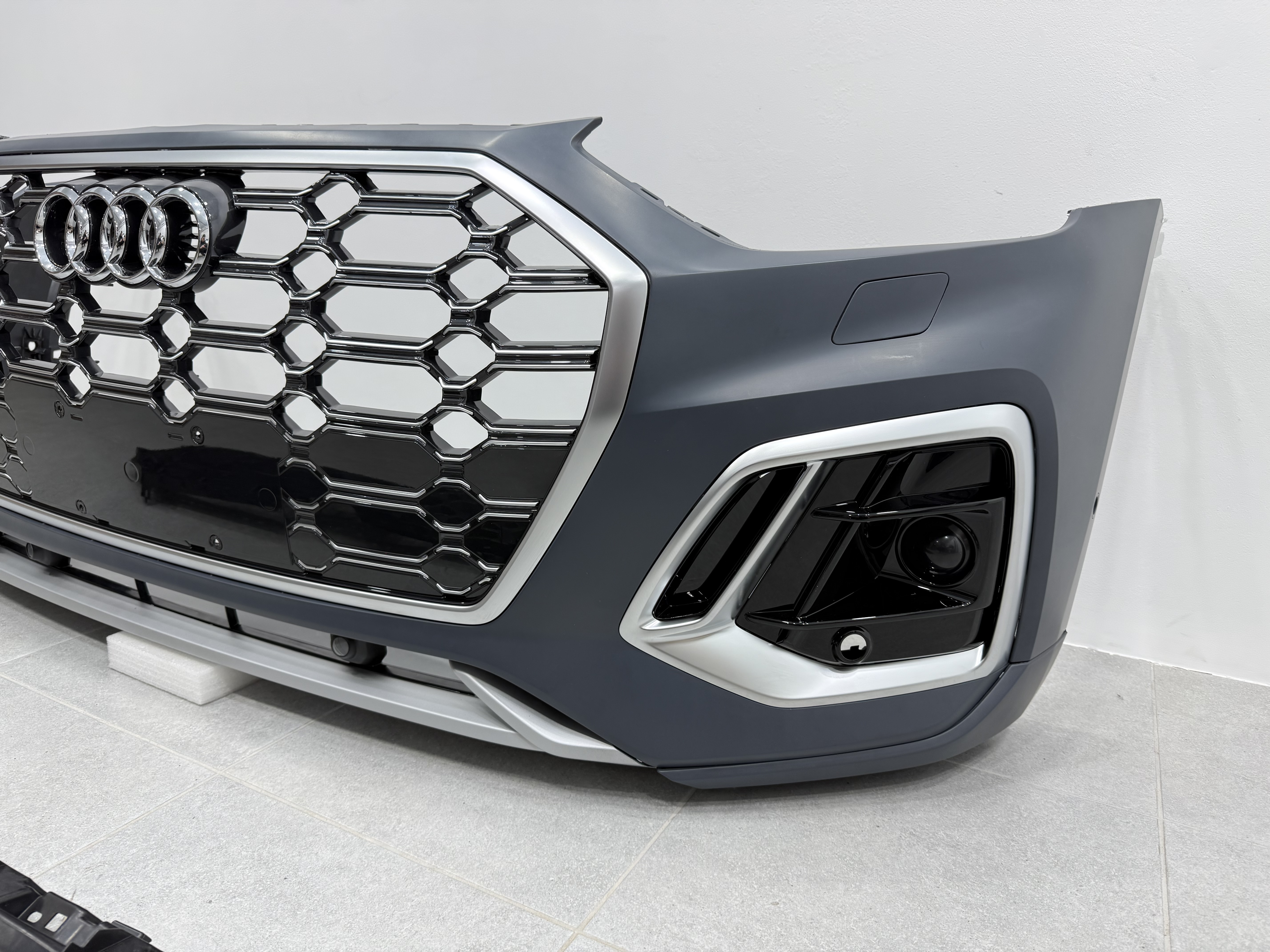 Бампер передній у зборі S-Line CHROME для Audi Q5 2021-2024 6