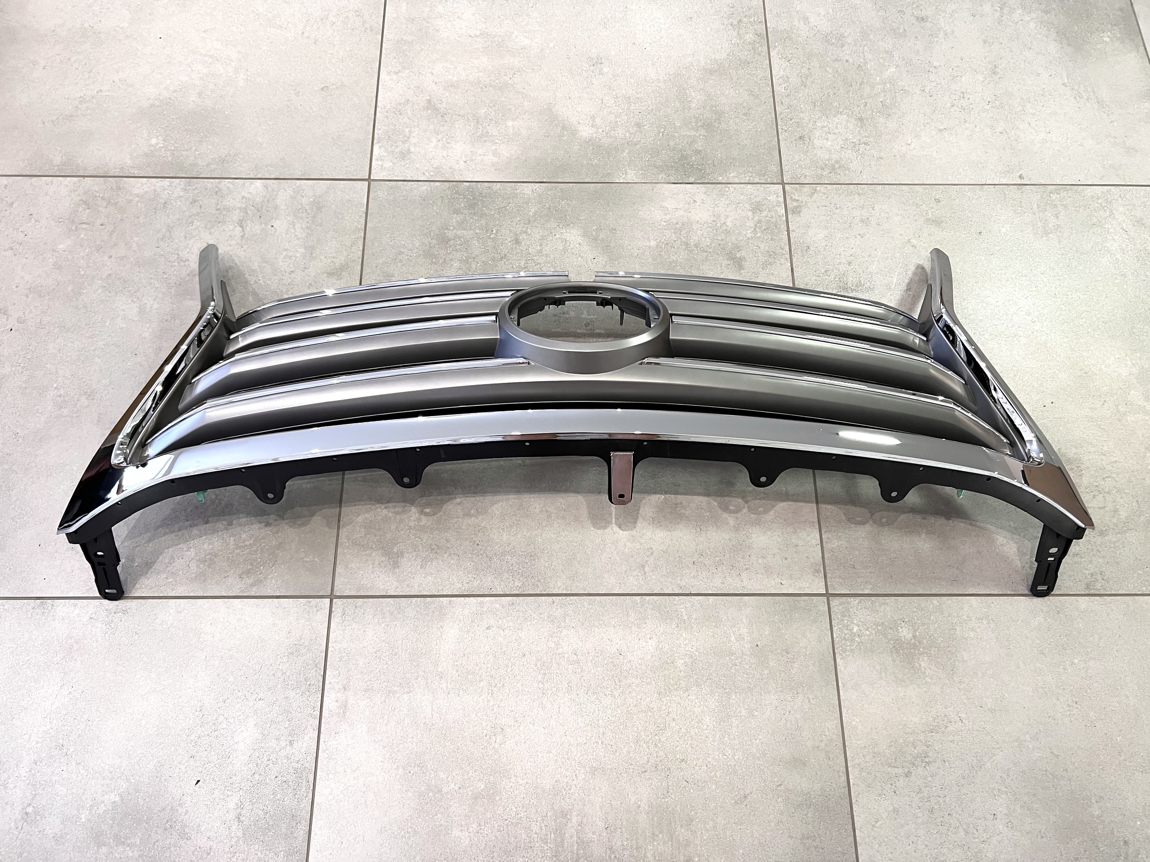 Решітка радіатора під камеру 53101-60919 Lexus LX 570 рестайлінг 2012-2015 2