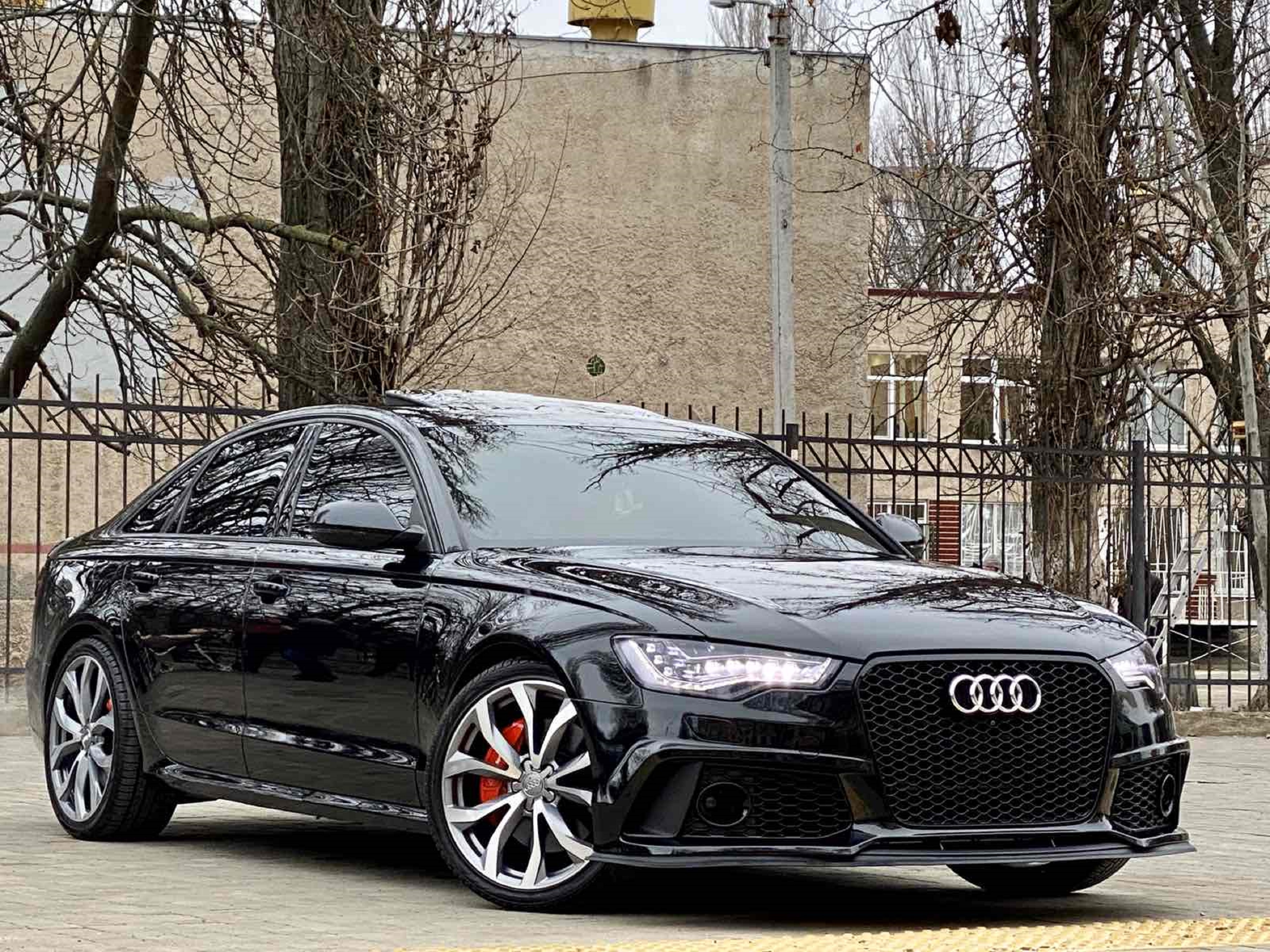 Решітка радіатора Full Black (в стилі RS6) на Audi A6 C7 2011-2014 року 5