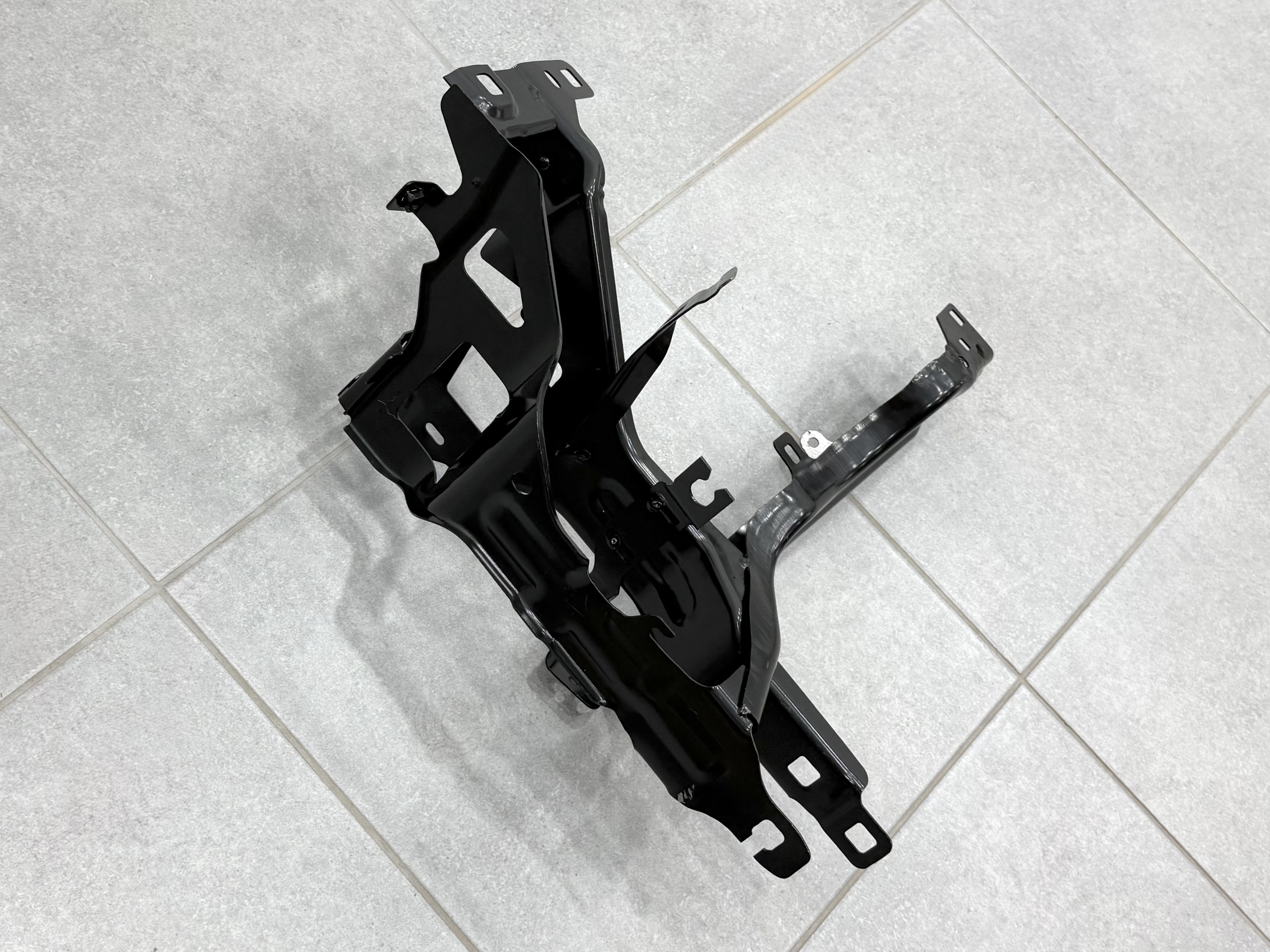 Кронштейн кріплення фари правий 51647421710 для BMW X5 G05 5
