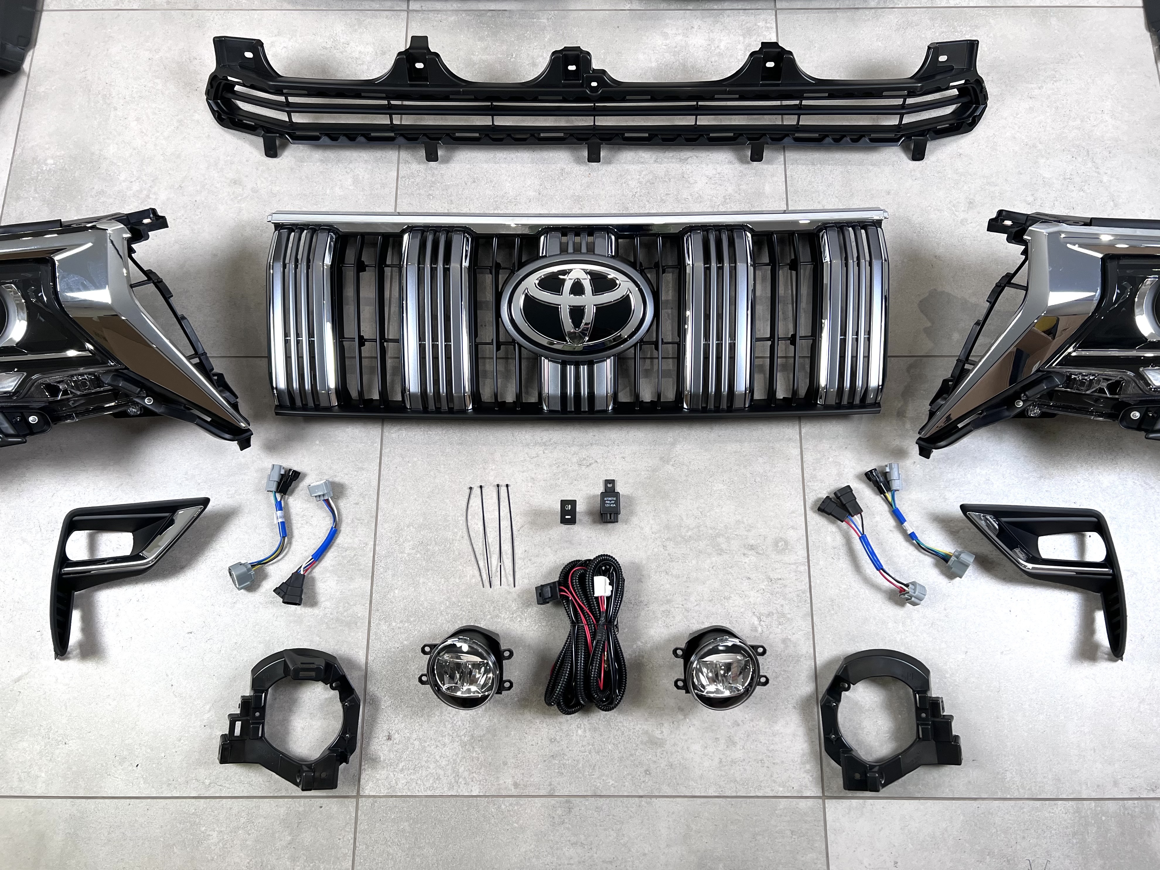 Обвіс комплект рестайлінгу Toyota Land Cruiser Prado 150 у 2018+ 3