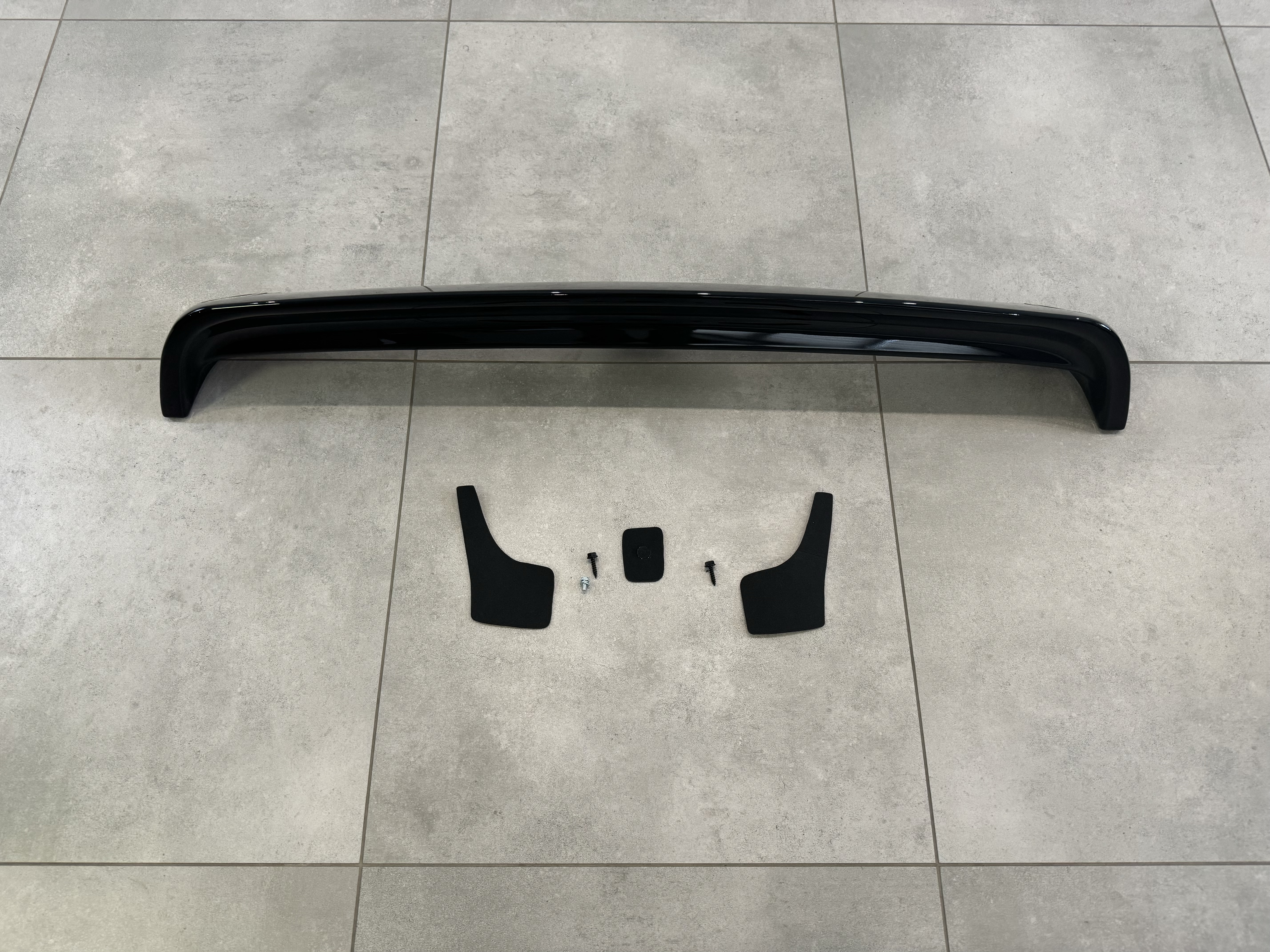 Спойлер козирок Mitsubishi Pajero Wagon 2000-2019 ABS пластик, колір чорний глянець 5