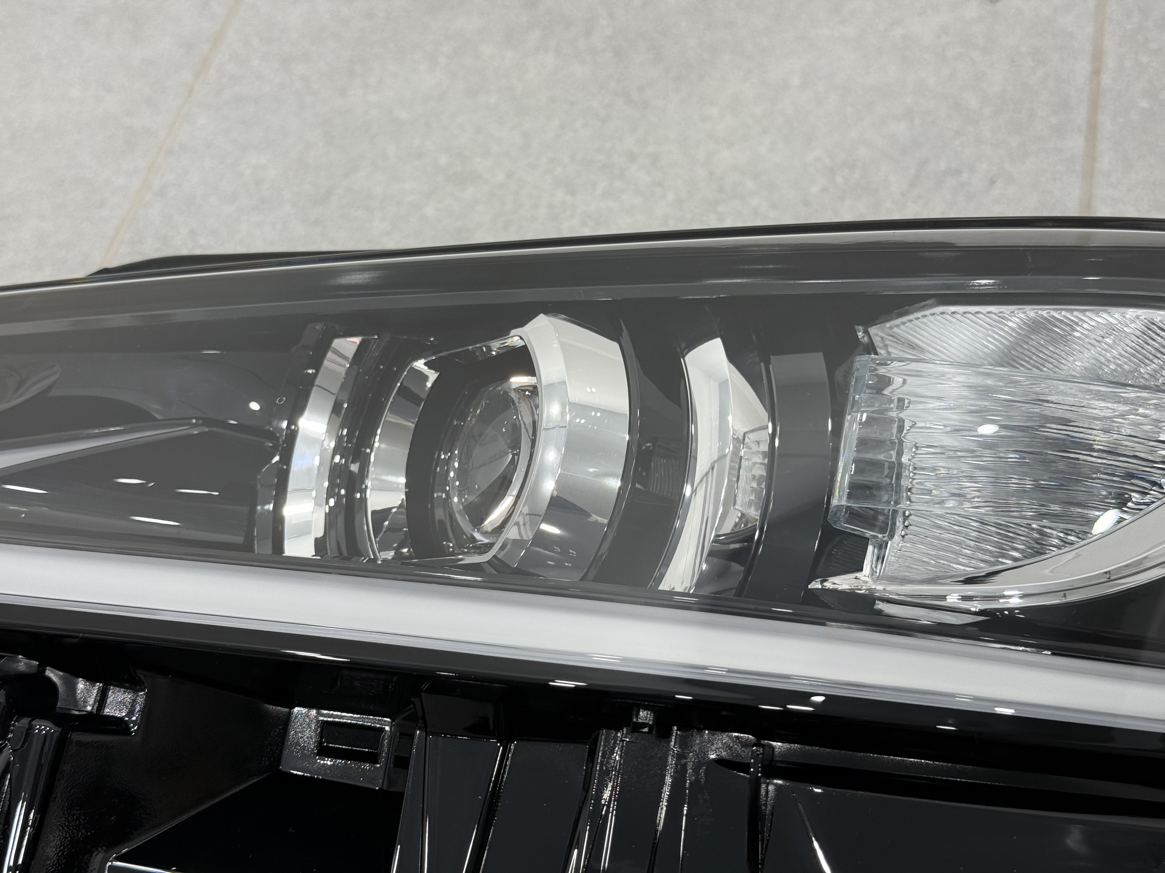 Ліва фара Lexus ES USA 2022+ 4