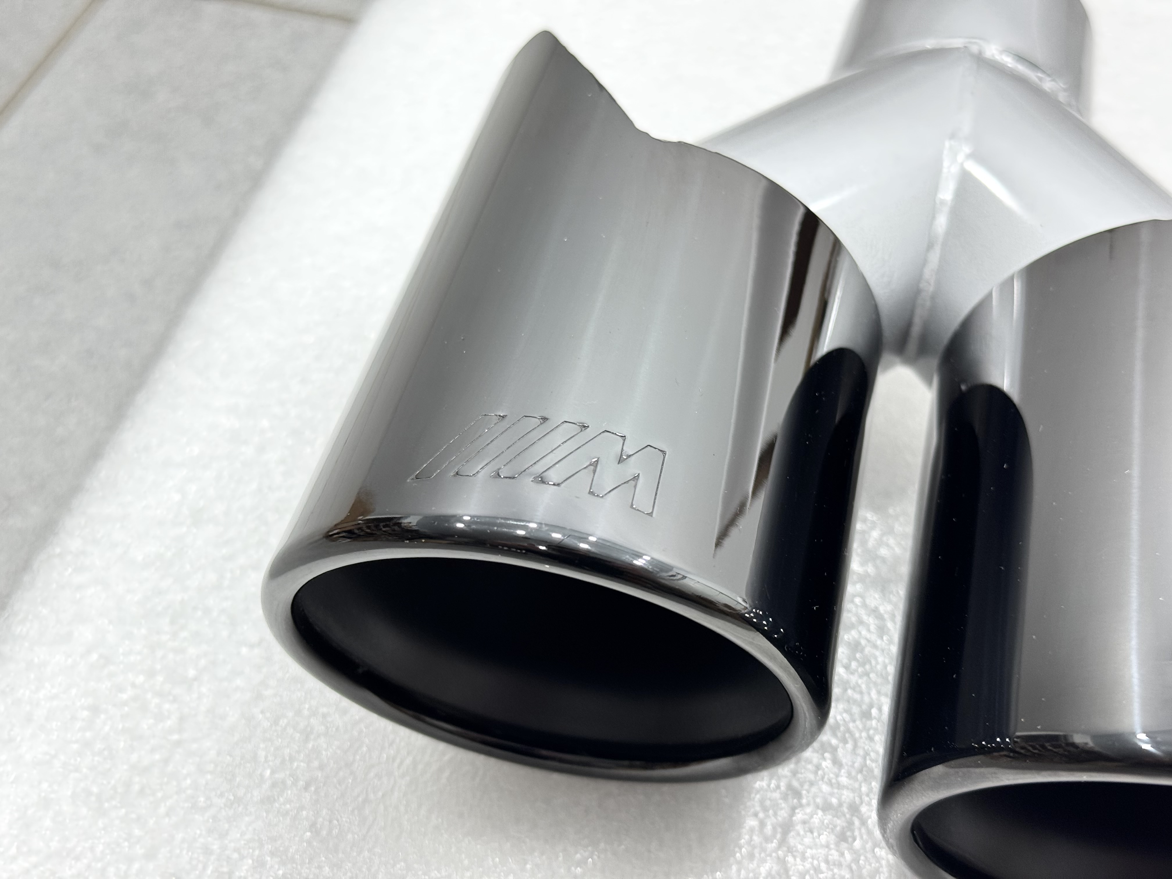 Насадки на вихлопні труби стиль M5 BMW 5 Series F10 / F11 2010-2017 чорні 5