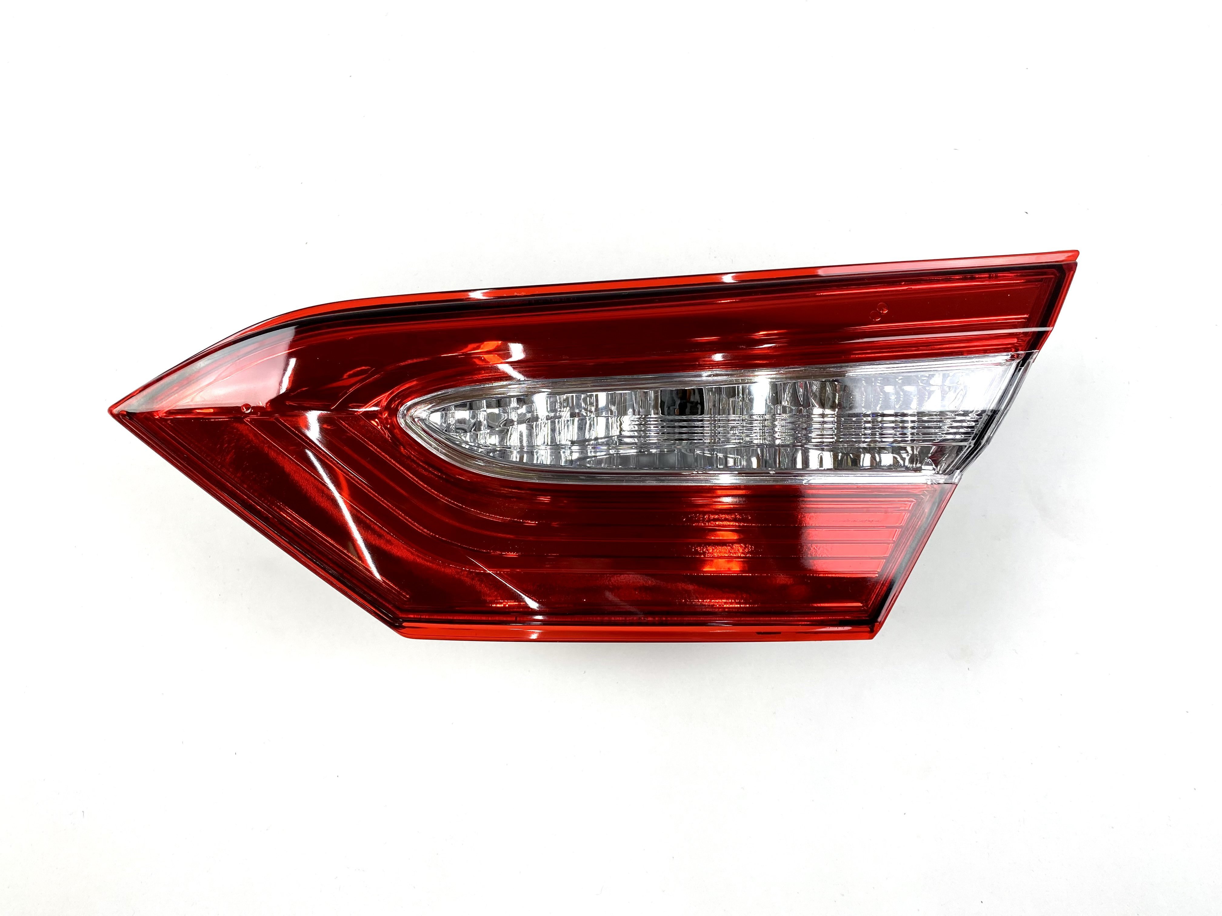Задній ліхтар внутрішній правий Toyota Camry 70 USA LE SE 2017-2020 1шт.