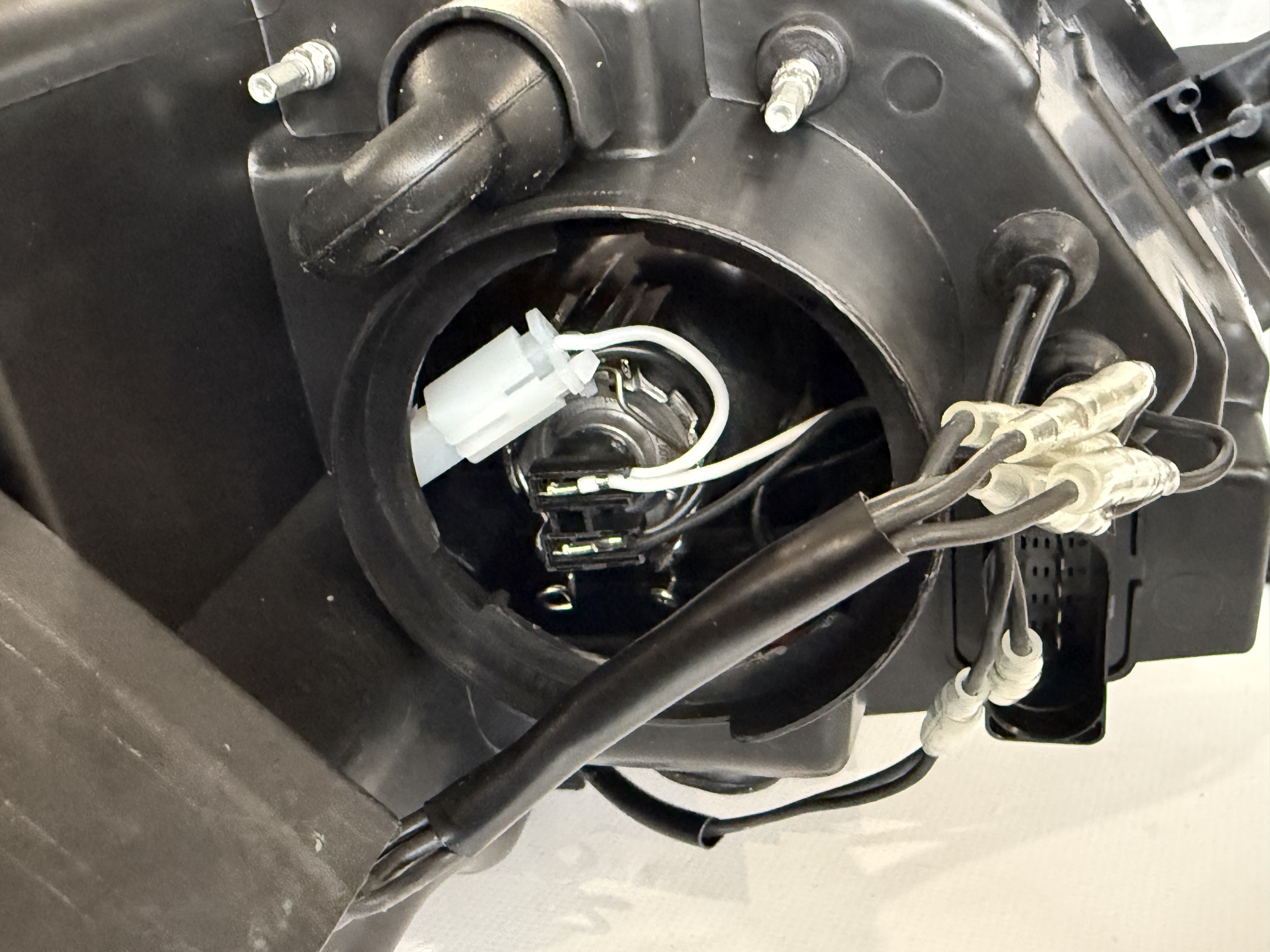 LED фари Volkswagen Jetta 6 2010-2018 4