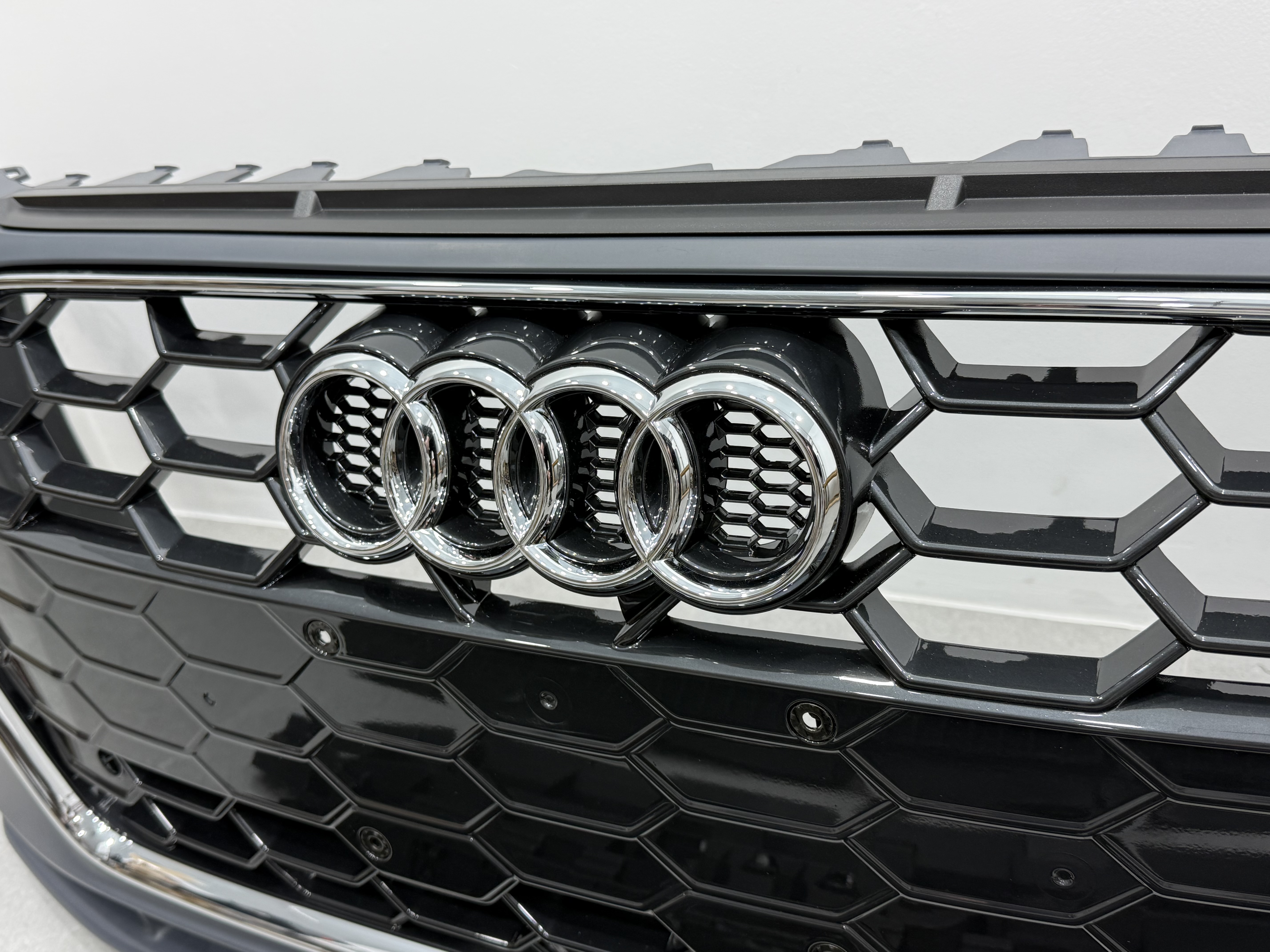 Бампер передній у зборі S-Line CHROME для Audi A4 B9 2020-2023 6
