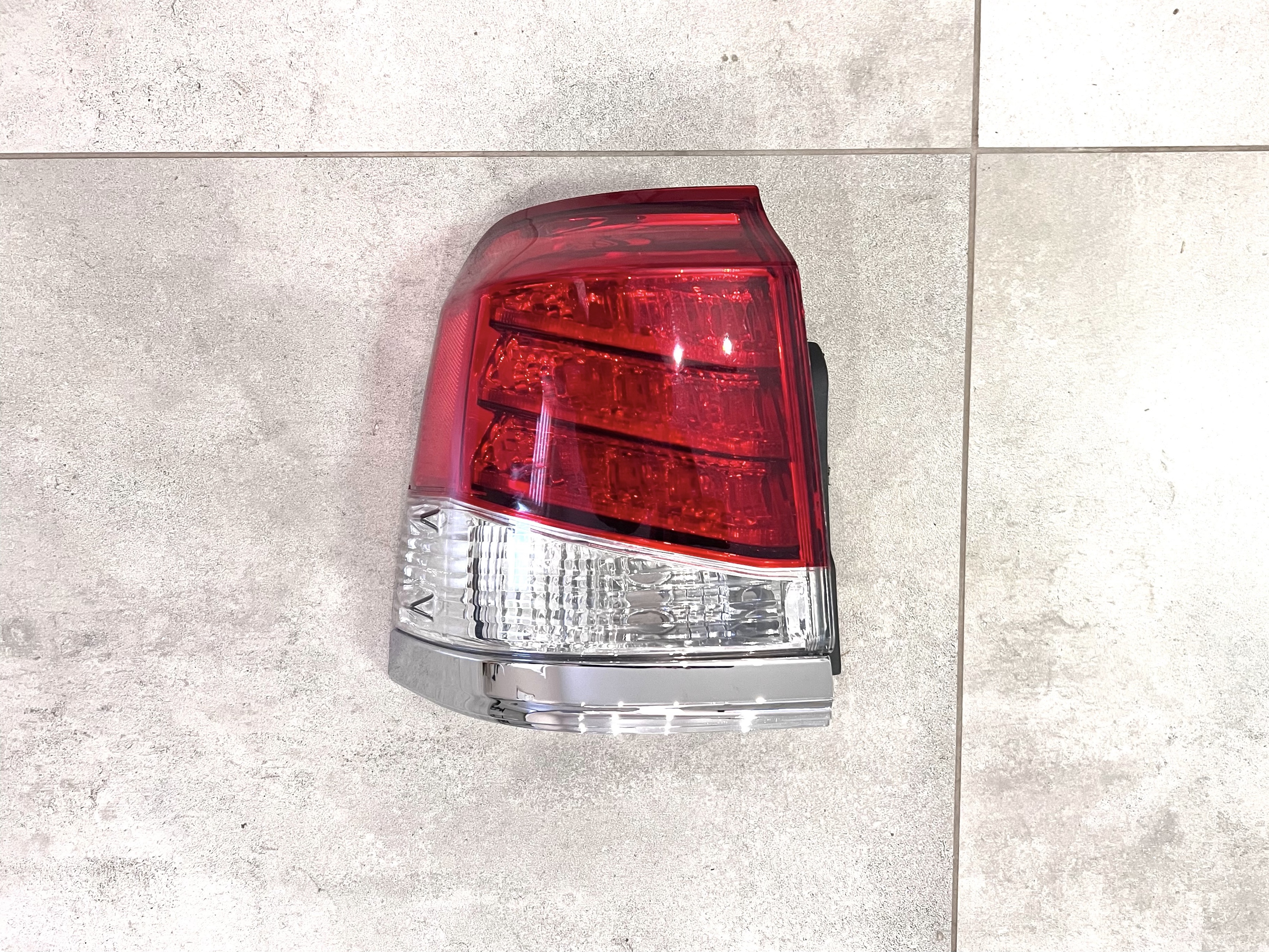 Зовнішній лівий ліхтар Lexus LX 570 рестайлінг 2012+ 3
