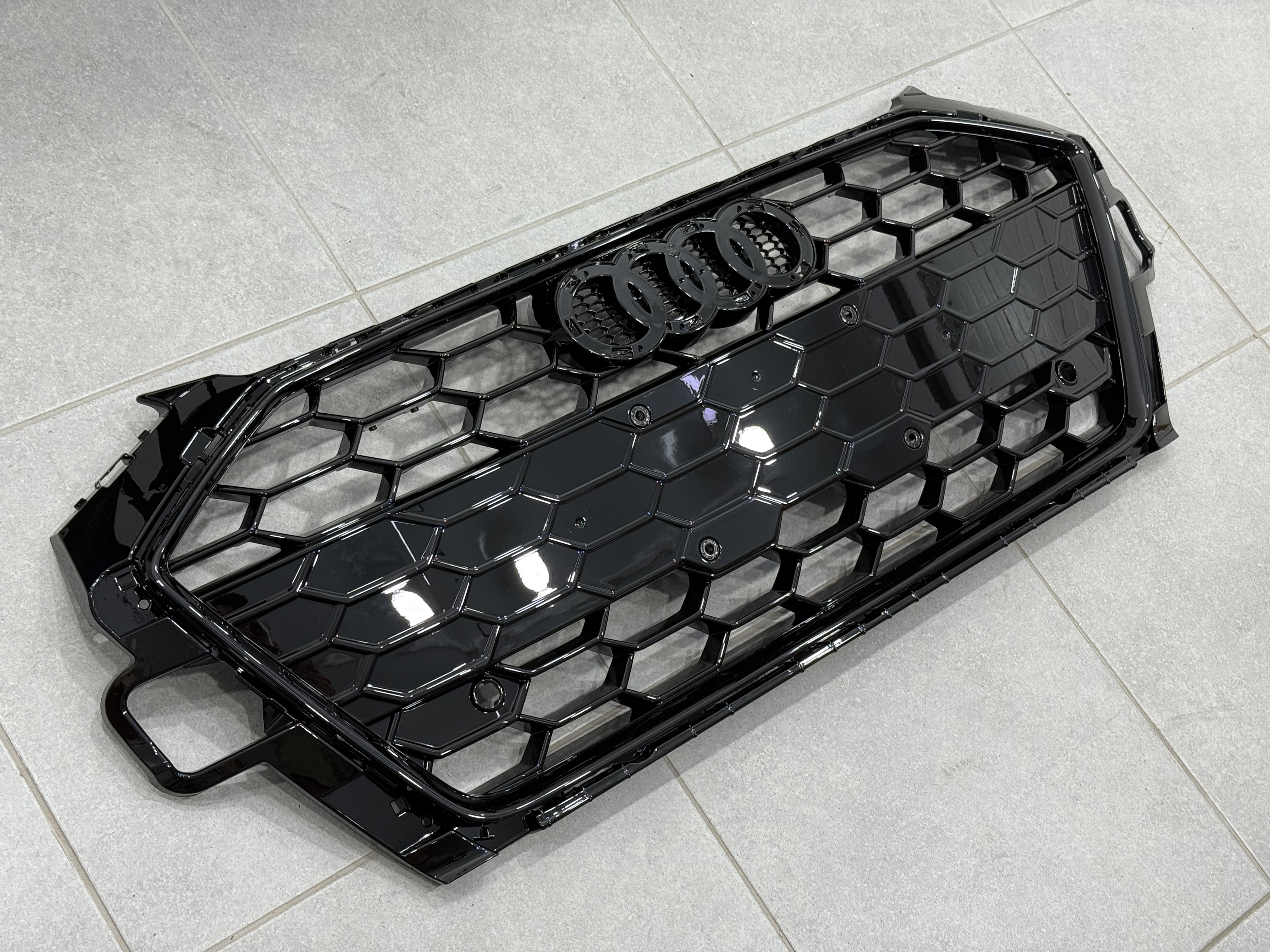 Решітка радіатора S-Line для Audi A4 B9 2020-2023, колір чорний 2