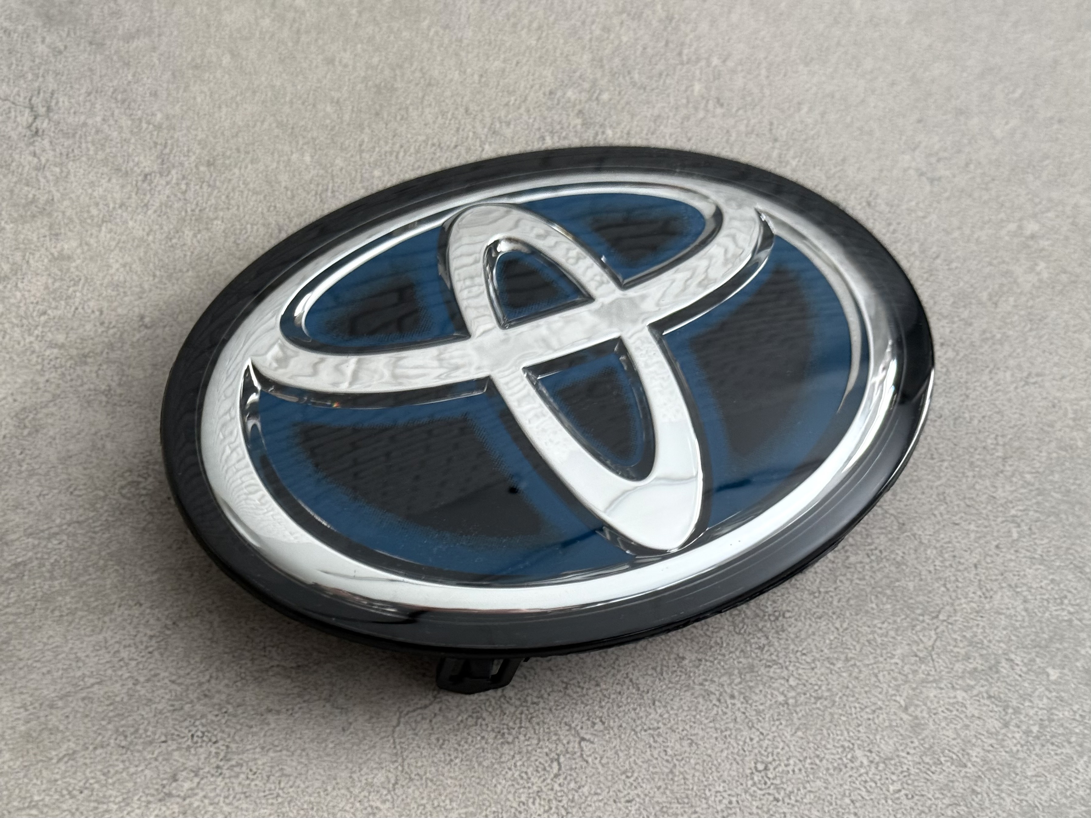 Емблема TOYOTA гібрид синя ПІД ДИСТРОННИК 5314133140 2