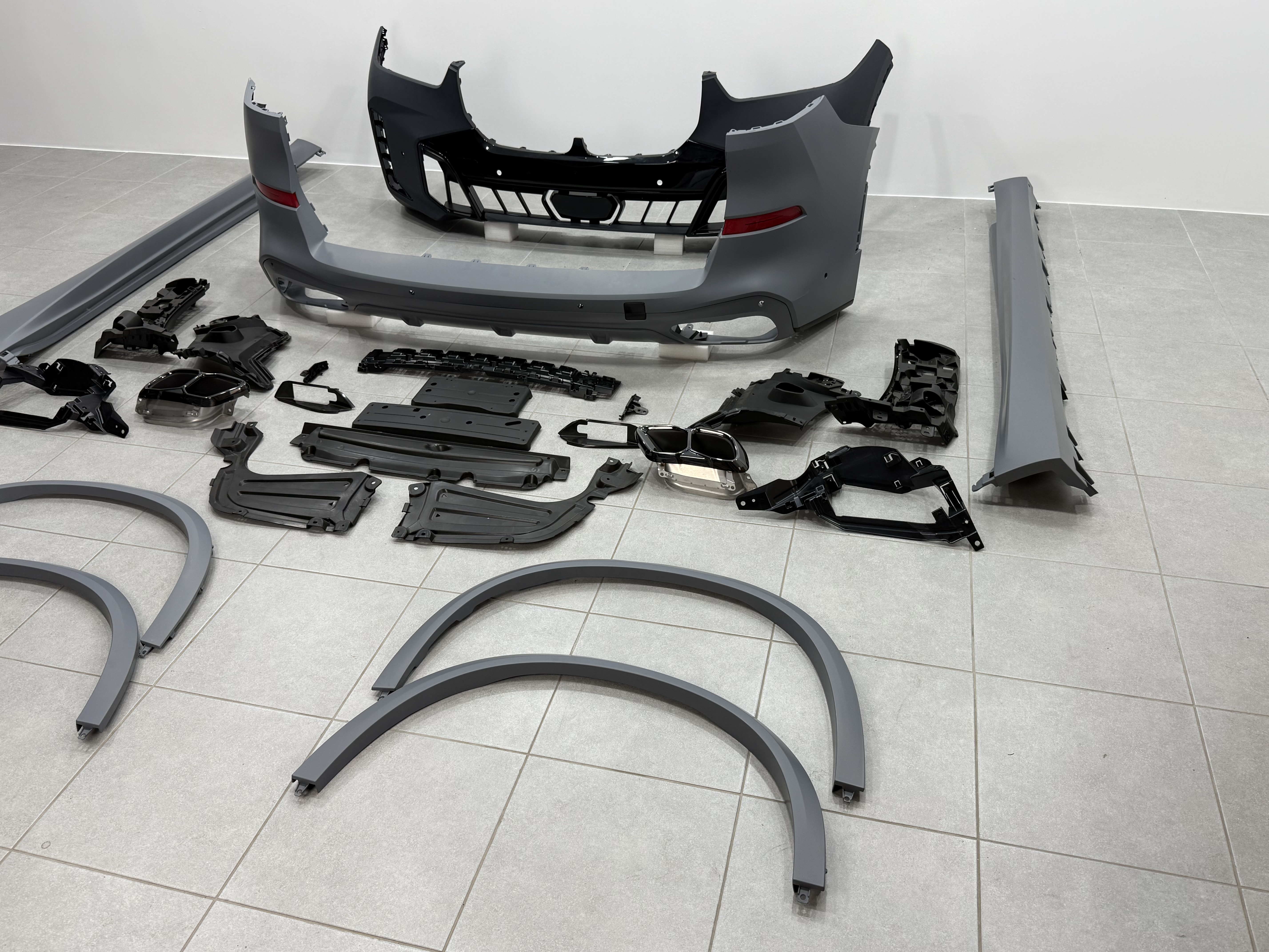 Комплект обвісу M paket M60i LCI BMW X5 G05 2023+ (передній / задній бампер, пороги, арки) 3