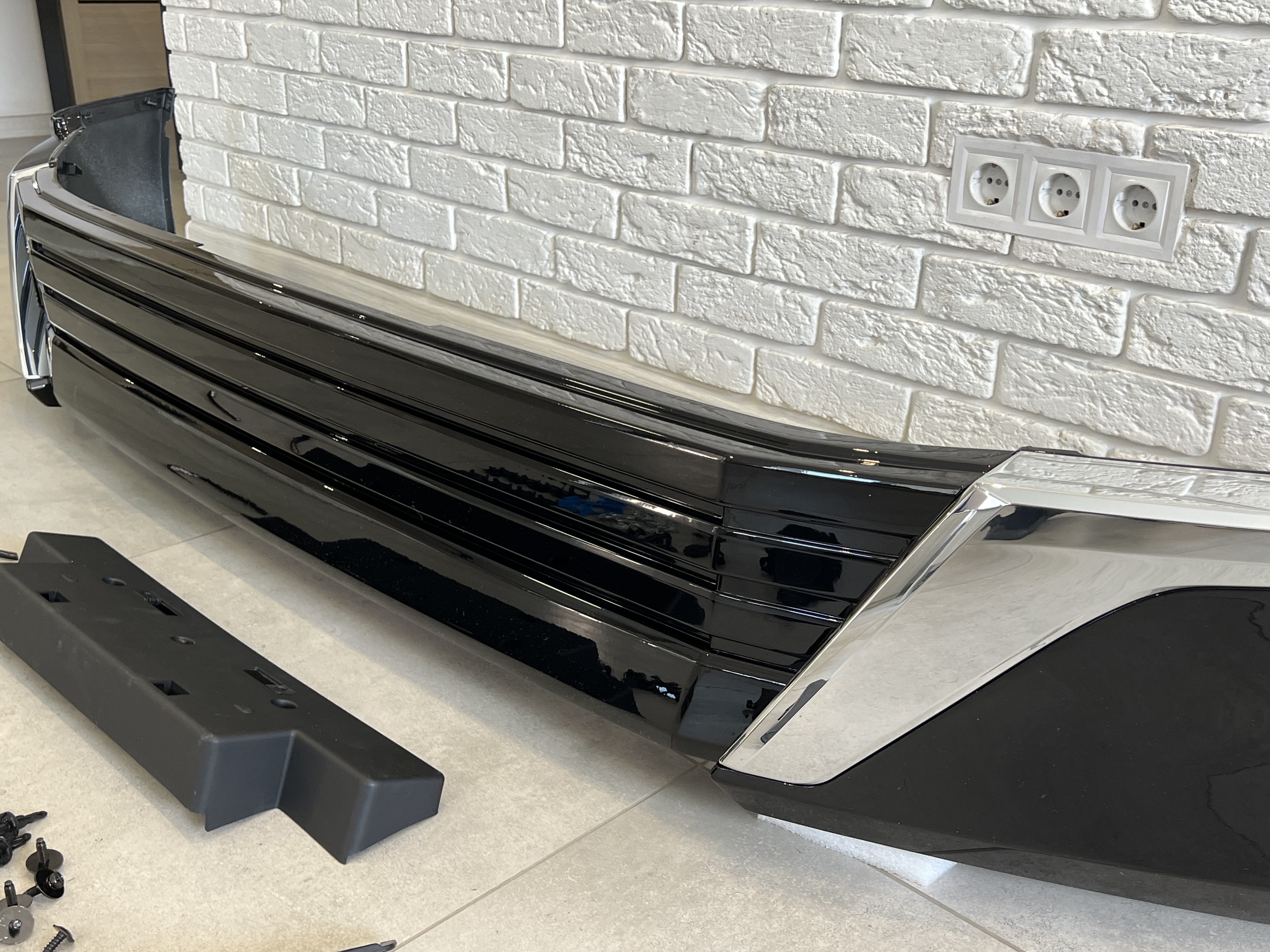 Обвіс спідниця переднього бампера Executive Lounge Toyota Land Cruiser 200 стиль 2021 колір чорний 5