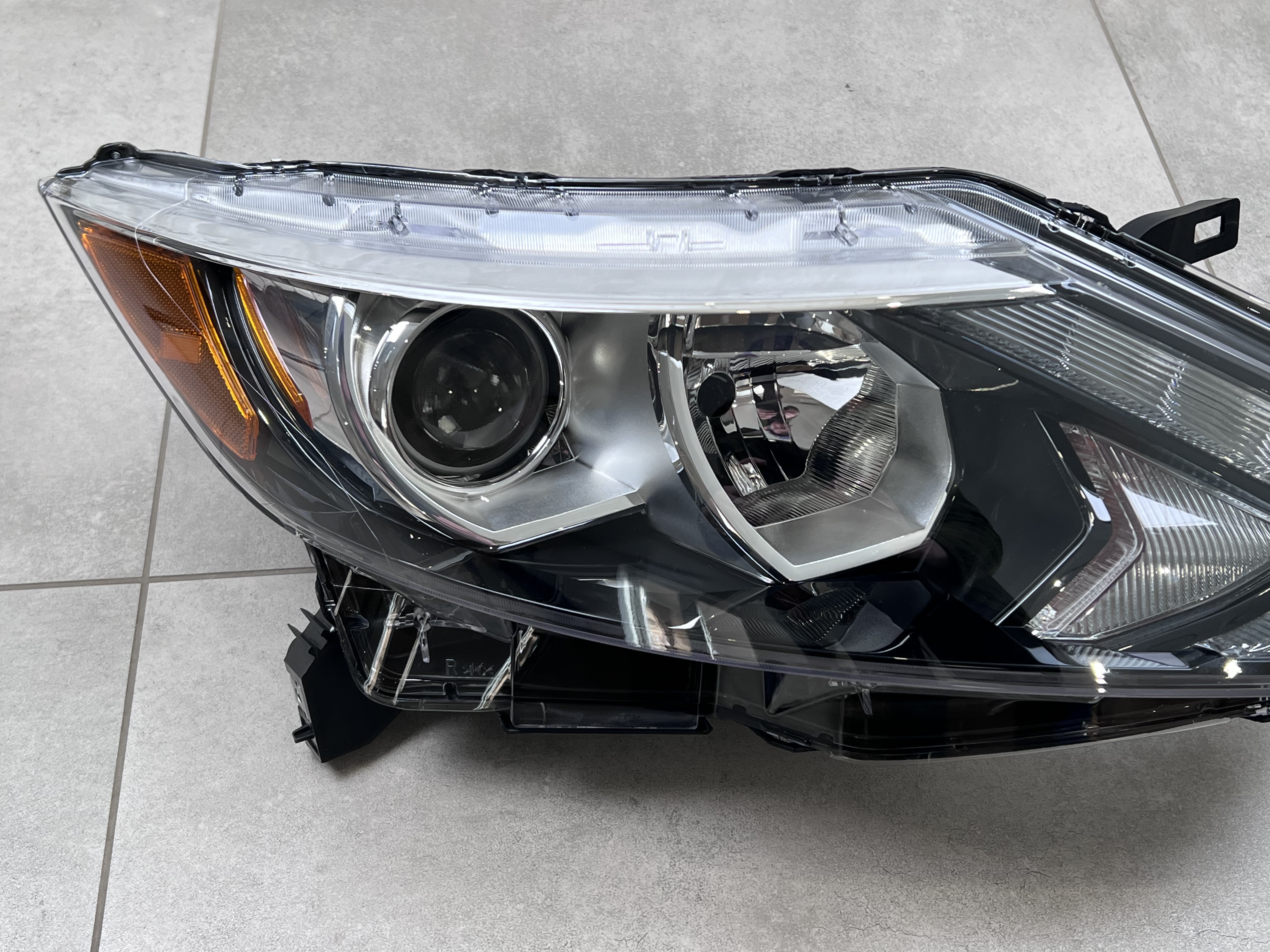 Права фара галоген Nissan Rogue Sport 2015-2019 5