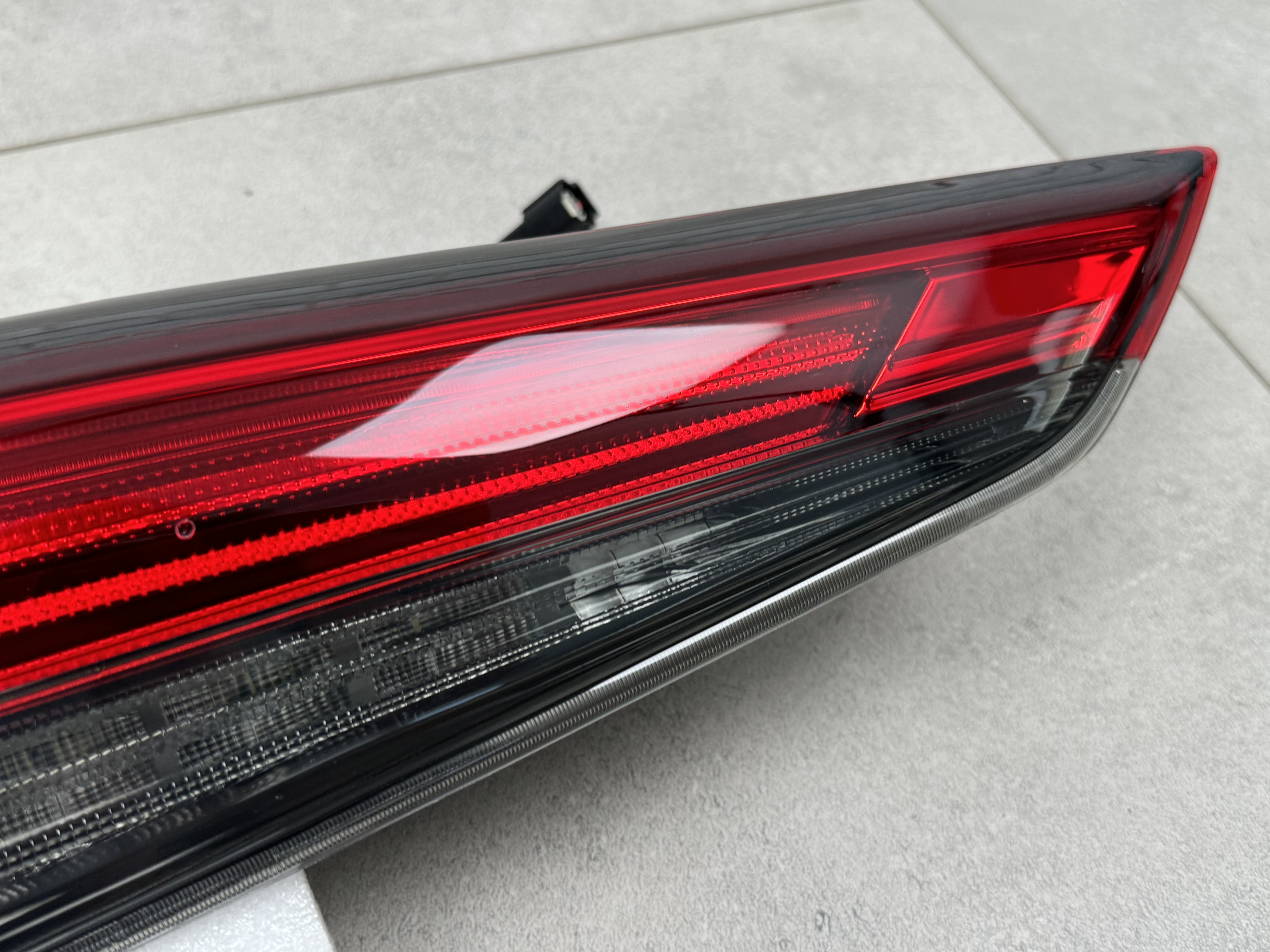 Задній ліхтар лівий внутрішній Toyota Highlander 2020- 2