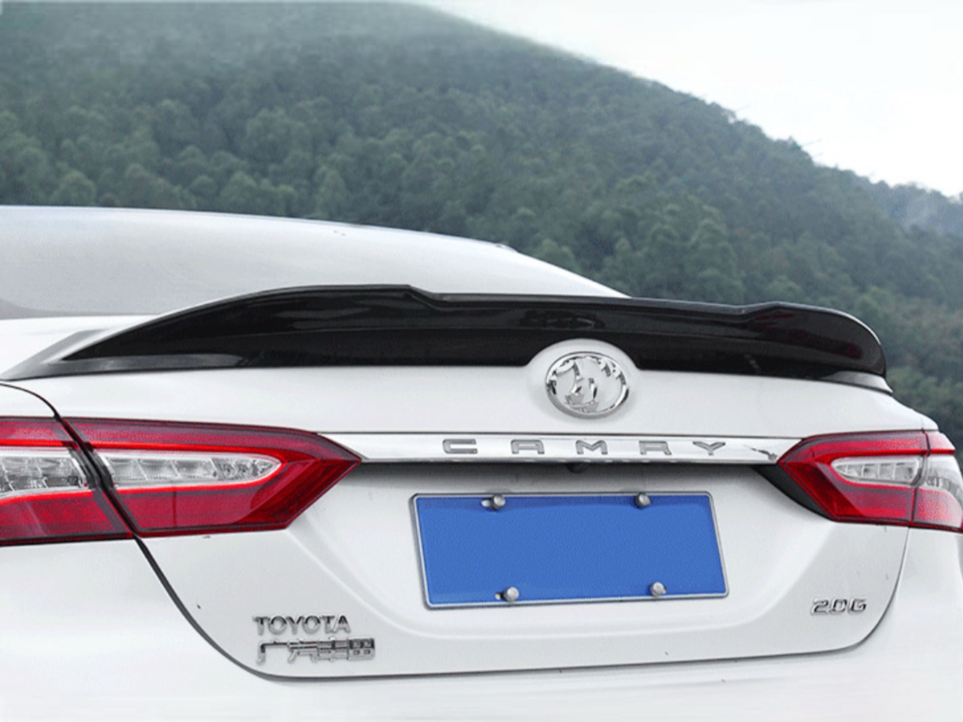 Спойлер лип багажника TRD Toyota Camry 70 2018 - ABS пластик, колір чорний глянець 3