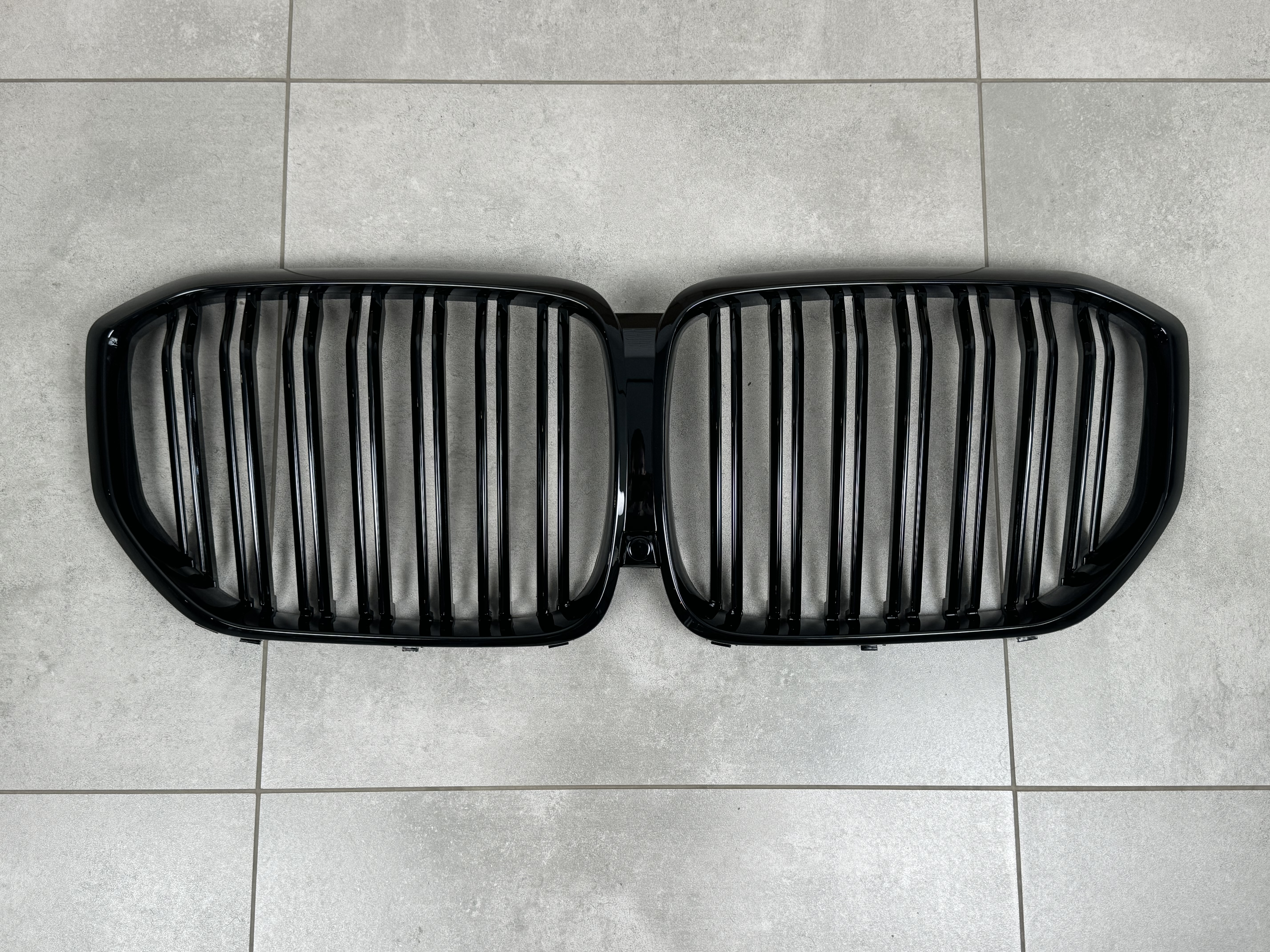 Решітка радіатора ніздрі Х5M F95 стиль BMW X5 G05 2019-2022 чорний глянець 4