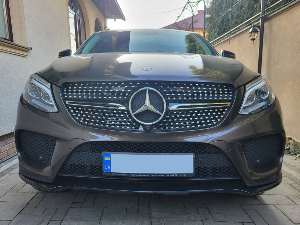 Тюнінг решітка радіатора (Diamond Black) З місцем під камеру 3