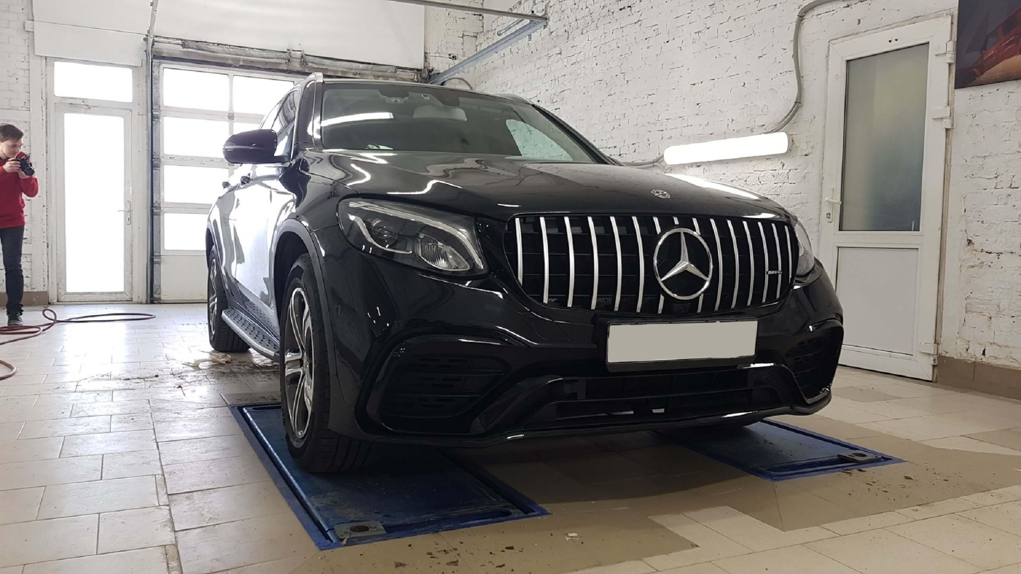 Решітка радіатора (з місцем під камеру) GT Chrome Black на Mercedes-Benz GLC-Class X253 2015-2019 року 6