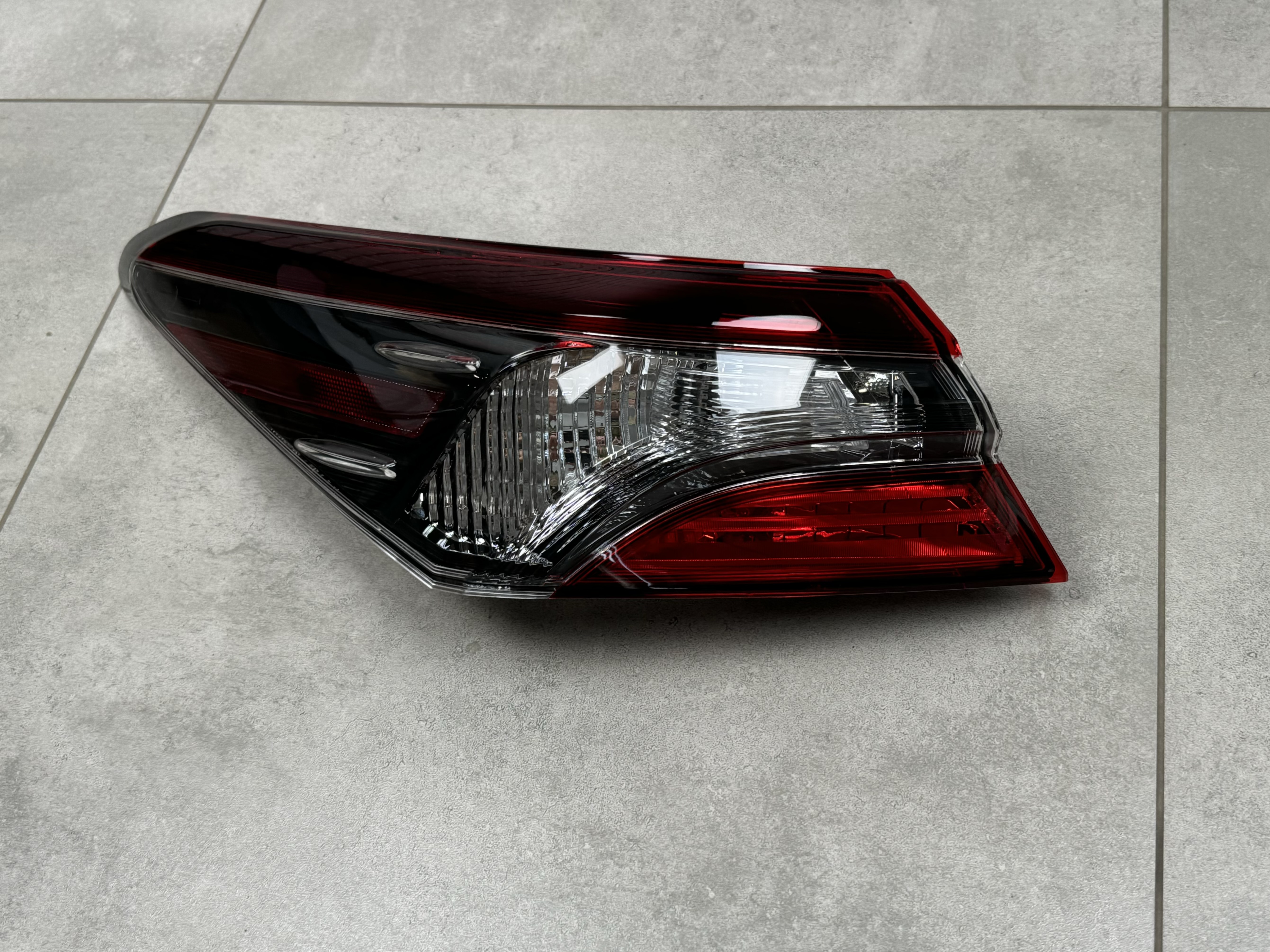 Задній ліхтар зовнішній лівий Toyota Camry 70 USA SE LE 2021- 1шт. 4
