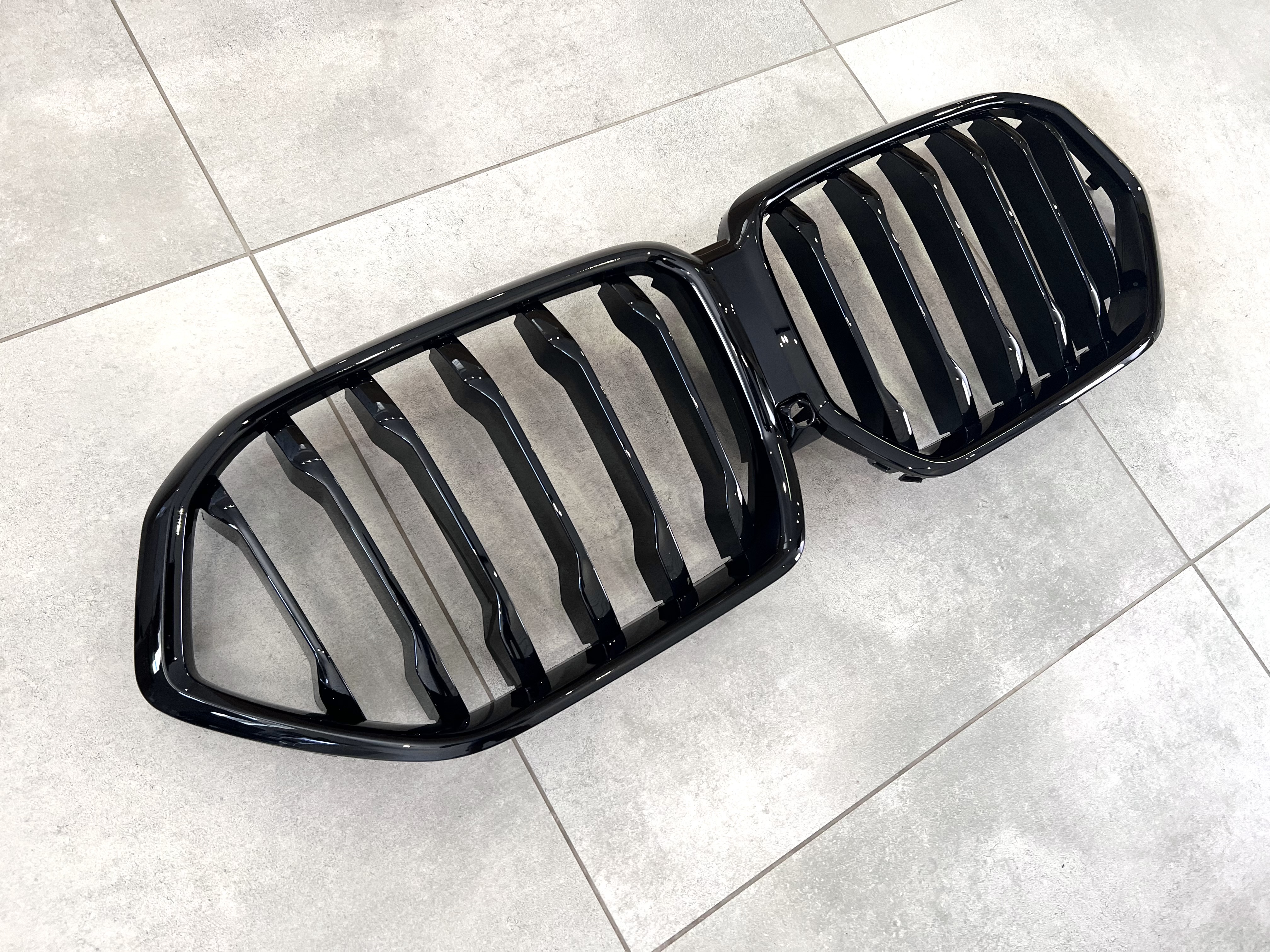 Решітка радіатора ніздрі M-Performance для BMW X6 G06 2019- чорний глянець 3
