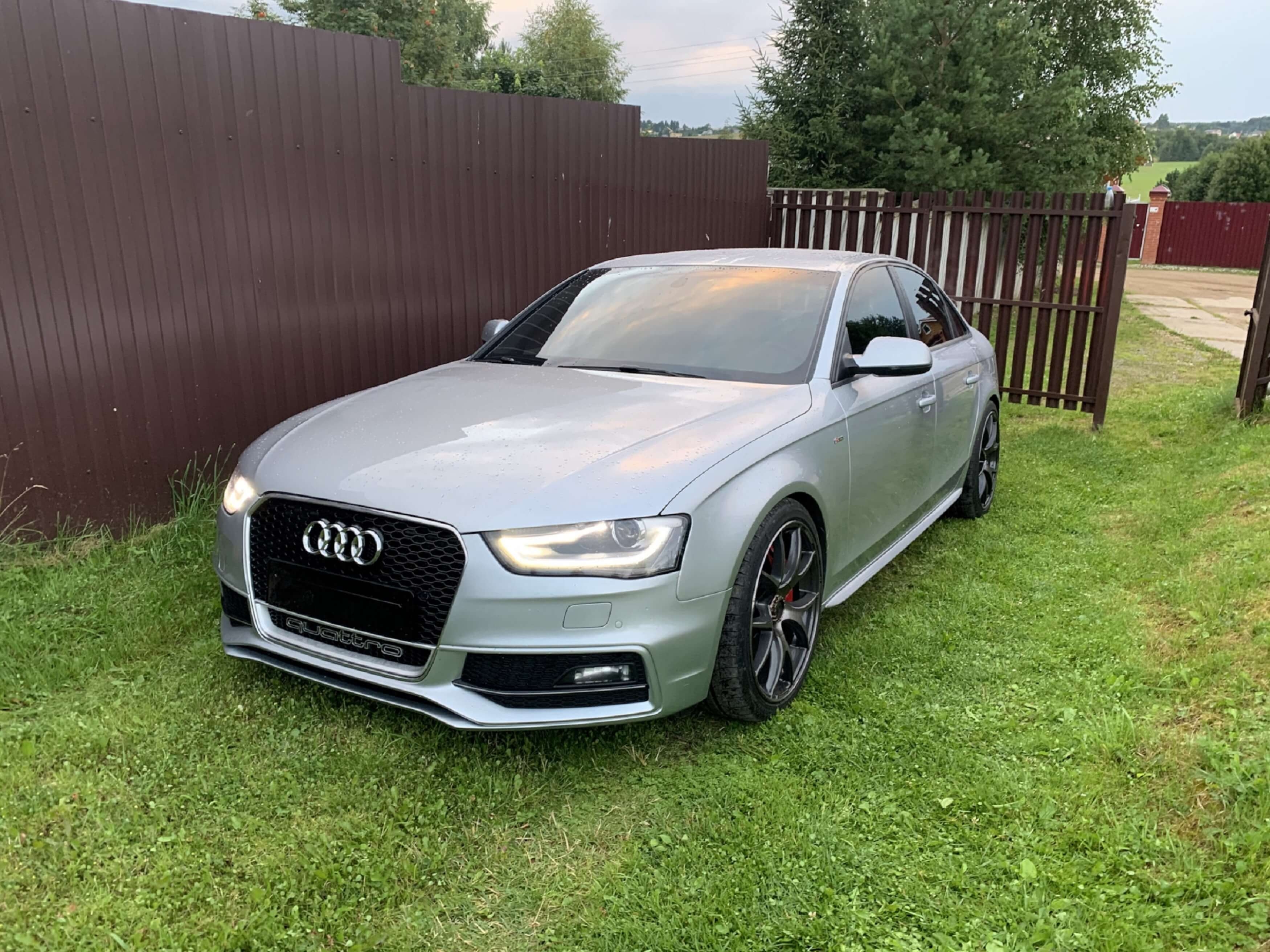 Решітка радіатора Chrome Black (в стилі RS4 quattro) на Audi A4 B8 2011-2015 року 3