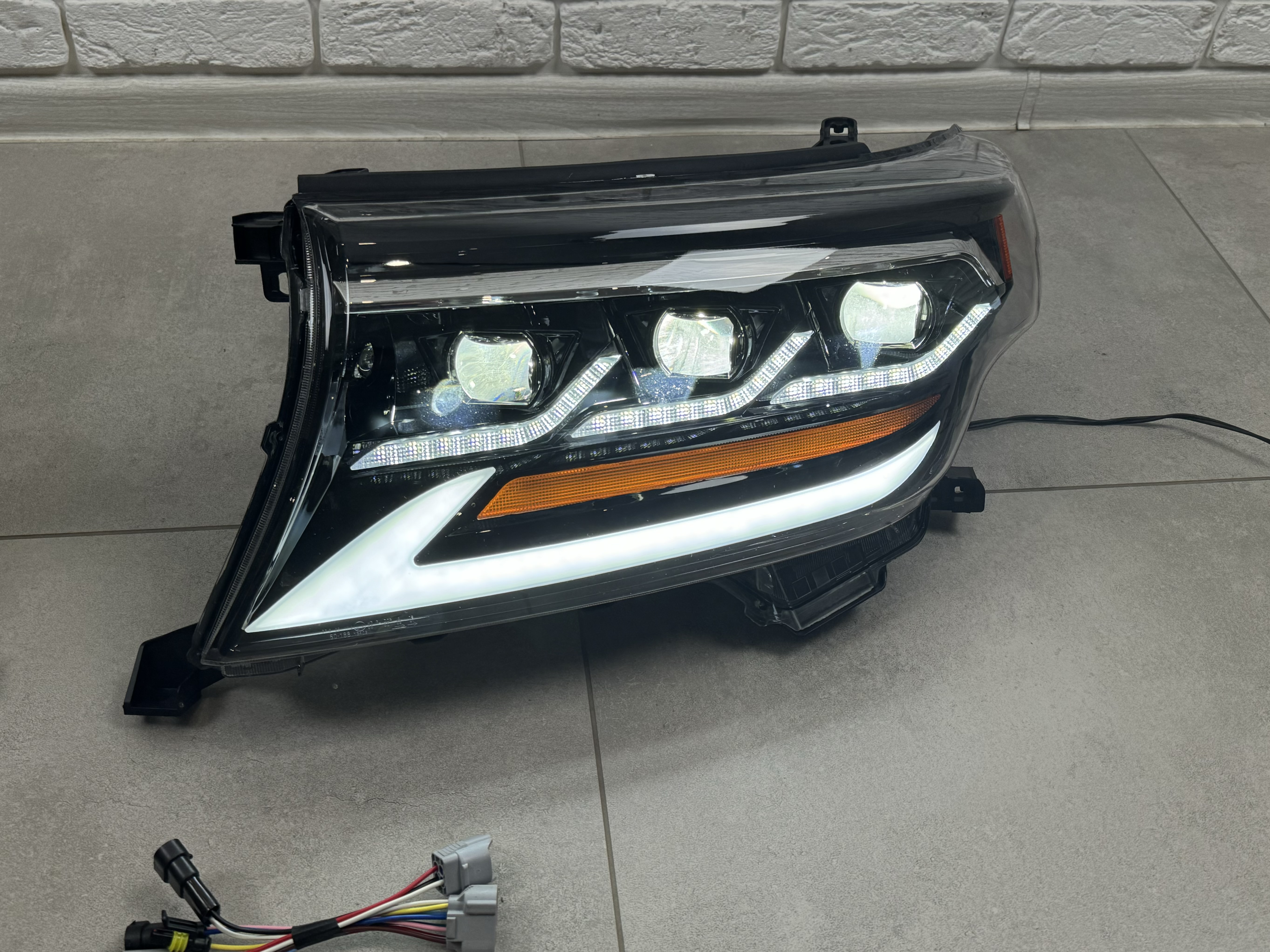 Фари Full LED 3 лінзи Toyota Land Cruiser 200 2007-2015 4