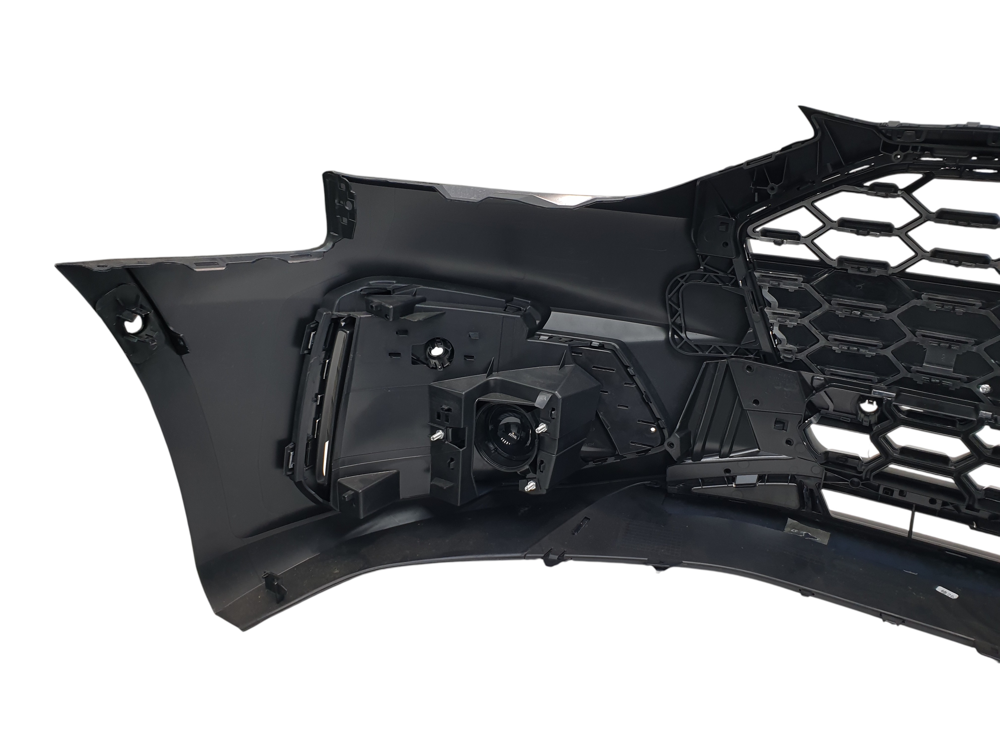 Передній бампер (S-Line) V1 на Audi A4 B9 2019-2023 року 4