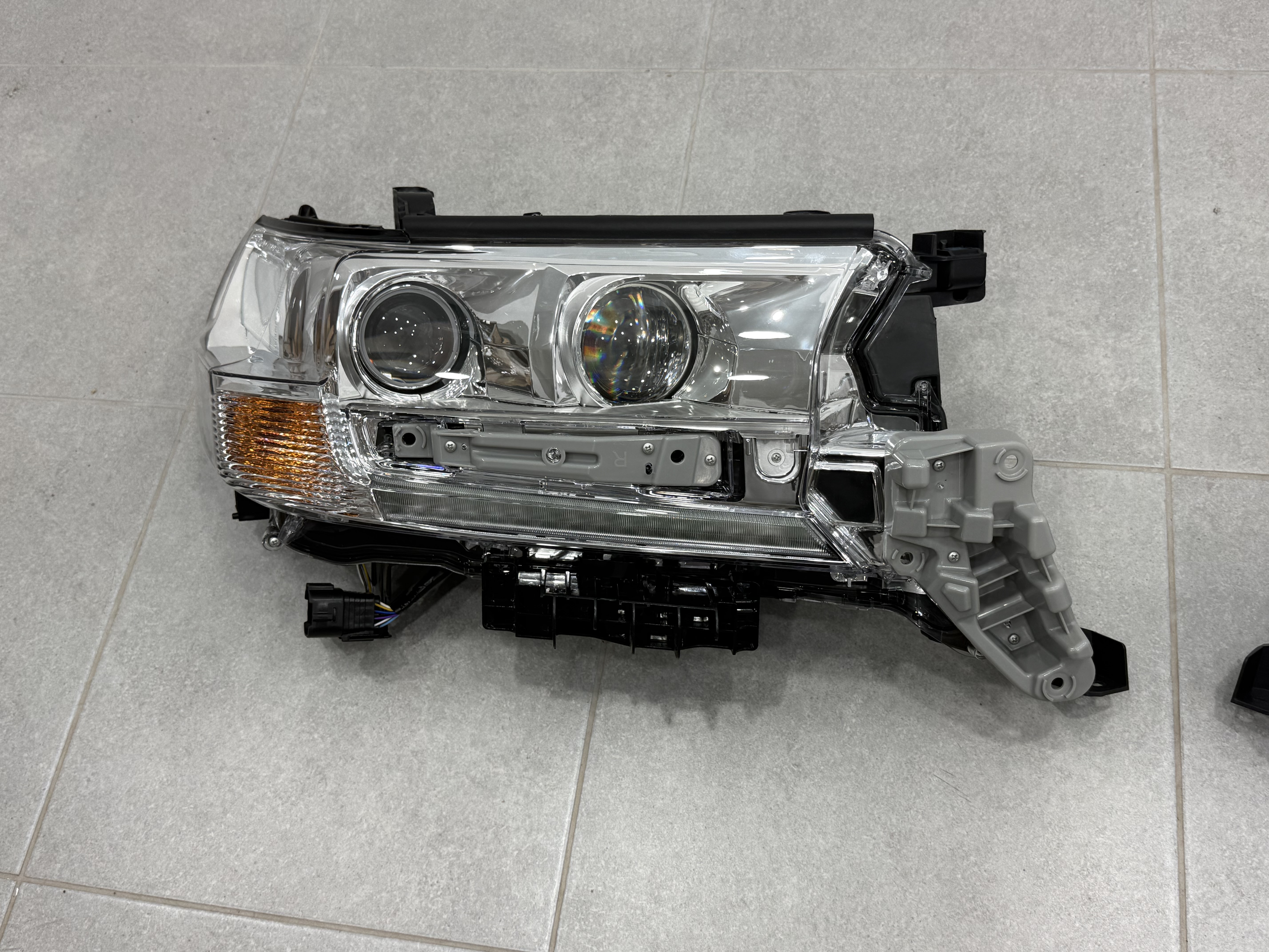 Full Led фари для Toyota Land Cruiser 200 2015-2021 3