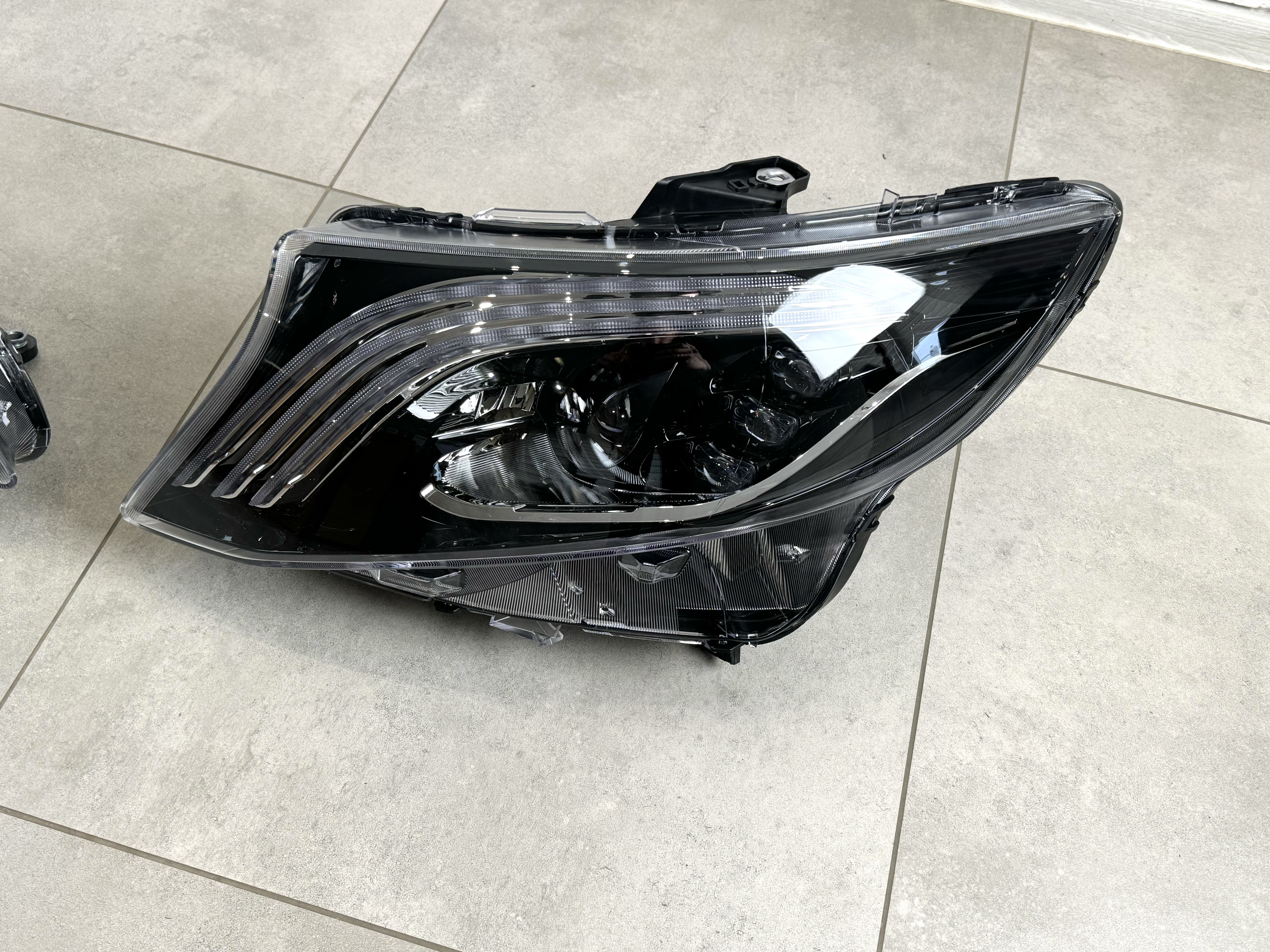 Full led фари стиль Maybach Mercedes Benz W447 Vito / V-class / Metris (ліва + права) комплектні з блоками 4