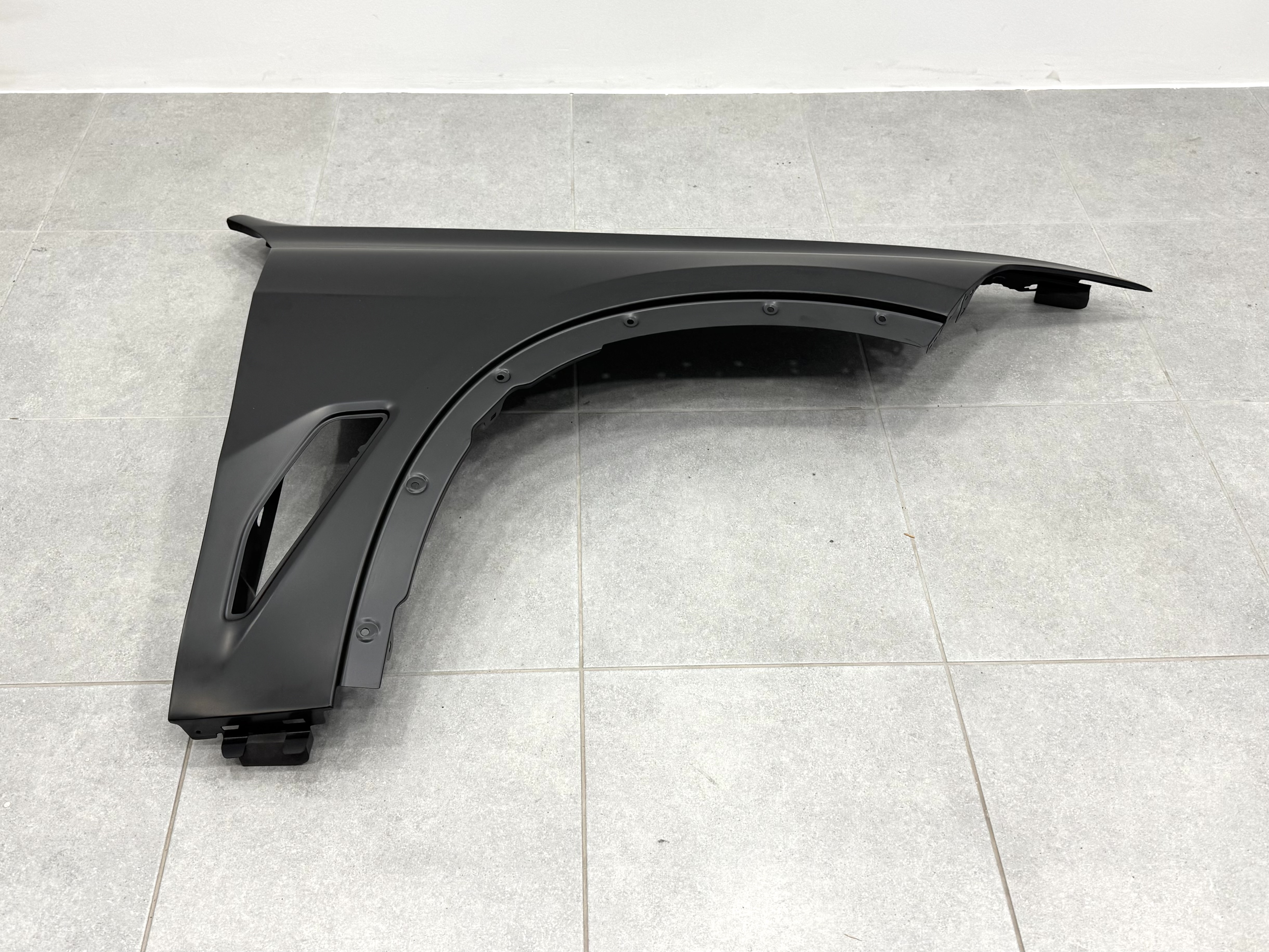 Крило праве BMW X5 G05 X5M F95 2018 - алюміній 41007492364 4