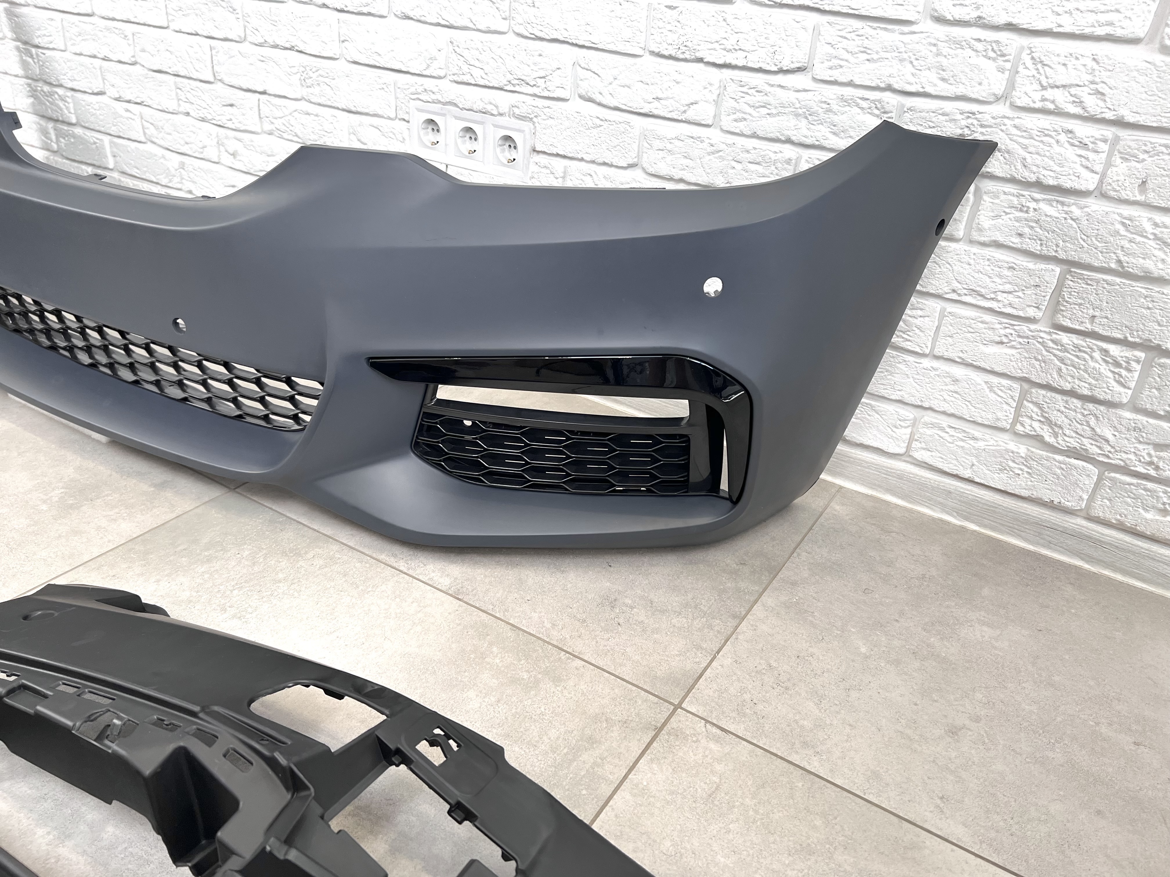 Передній бампер M Paket BMW 5 Series G30 G31 2017-2020 3