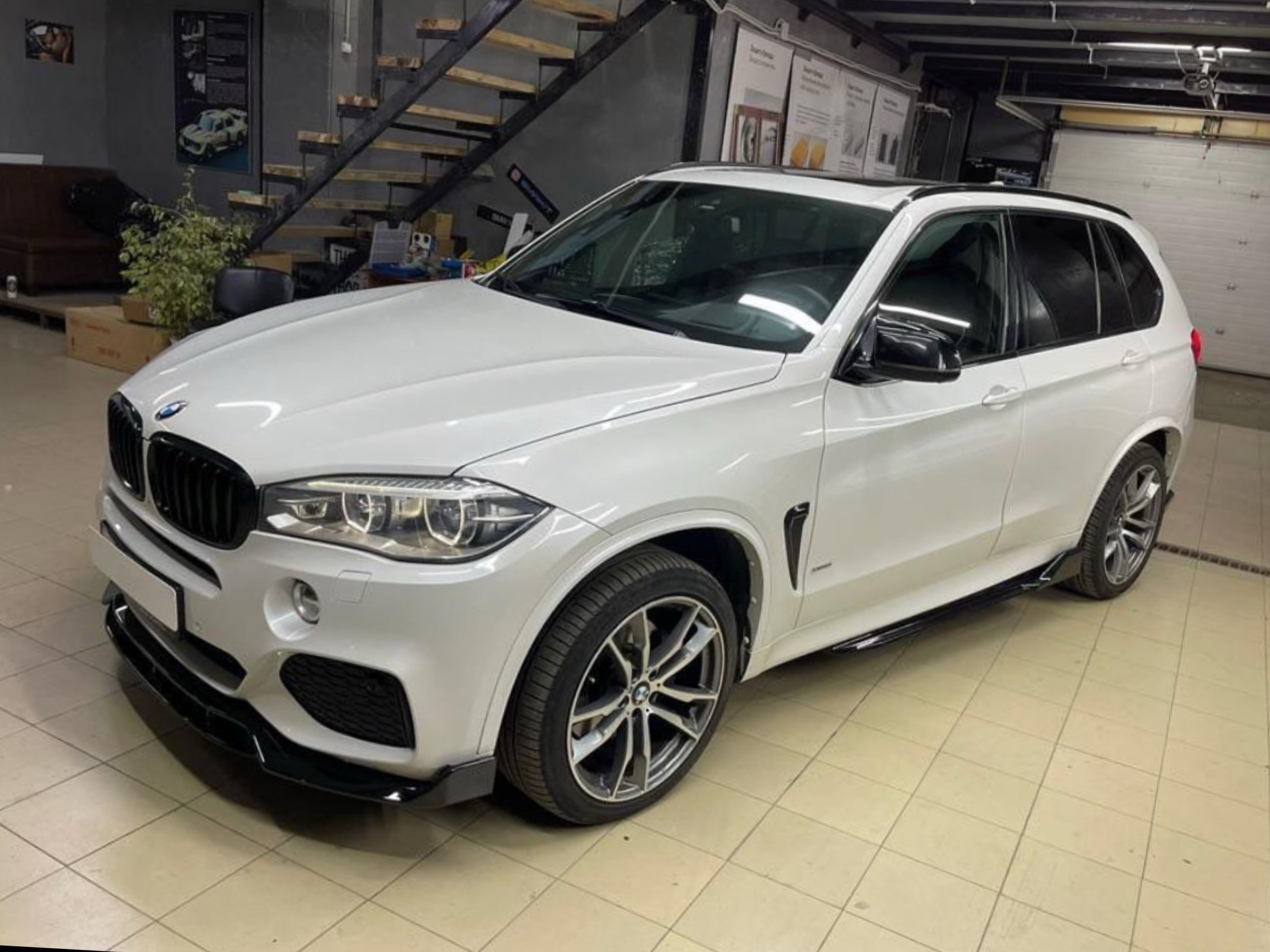 Юбка переднього бампера Paradigma M-Perfomance для BMW X5 F15 2013-2018, колір чорний глянець 4