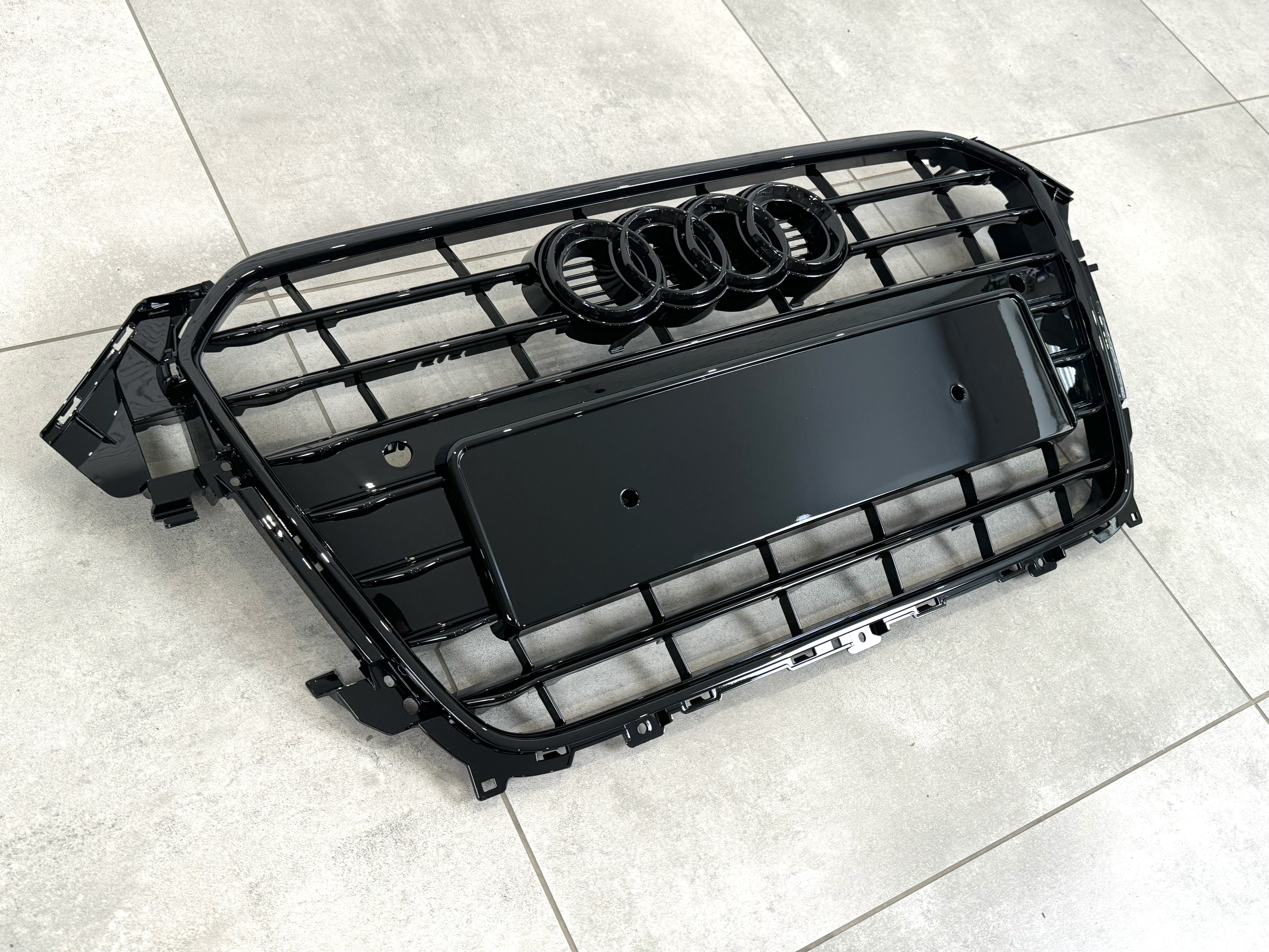 Решітка радіатора Audi A4 B8 2012-2015 чорна 3