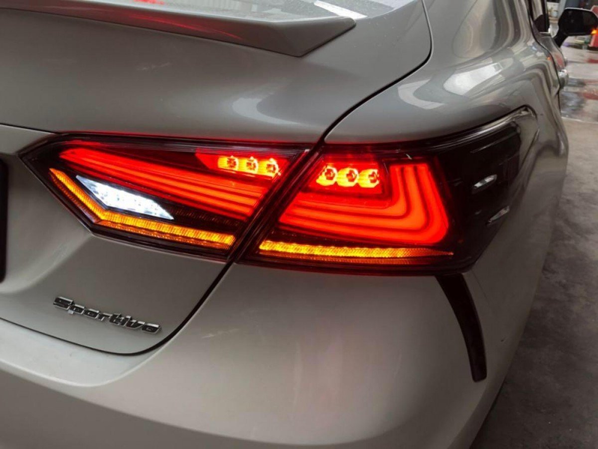 Задні діодні ліхтарі Toyota Camry 70 2018 - димчасті