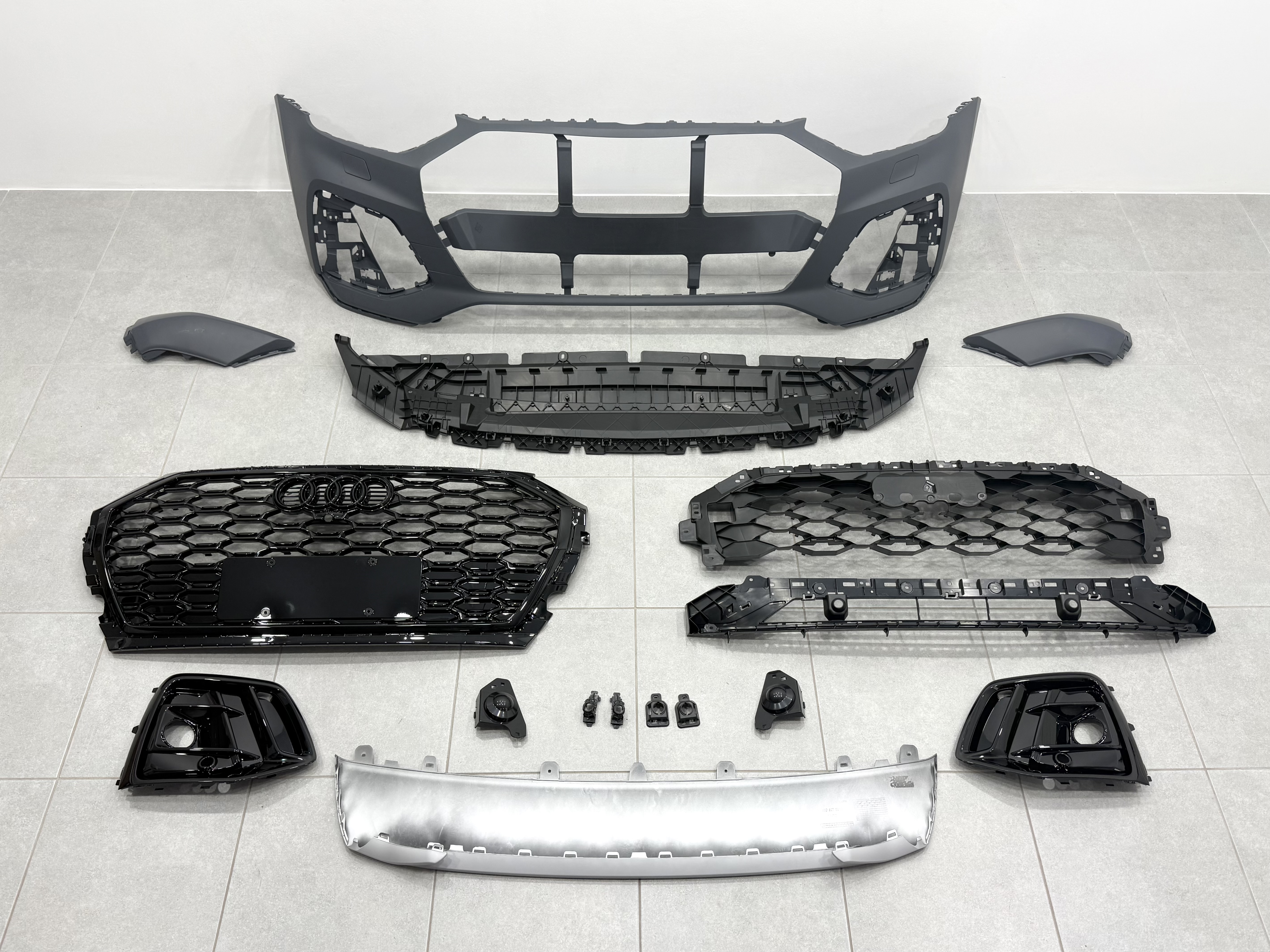 Бампер передній у зборі S-Line BLACK для Audi Q5 Sportback 2021-2024 2