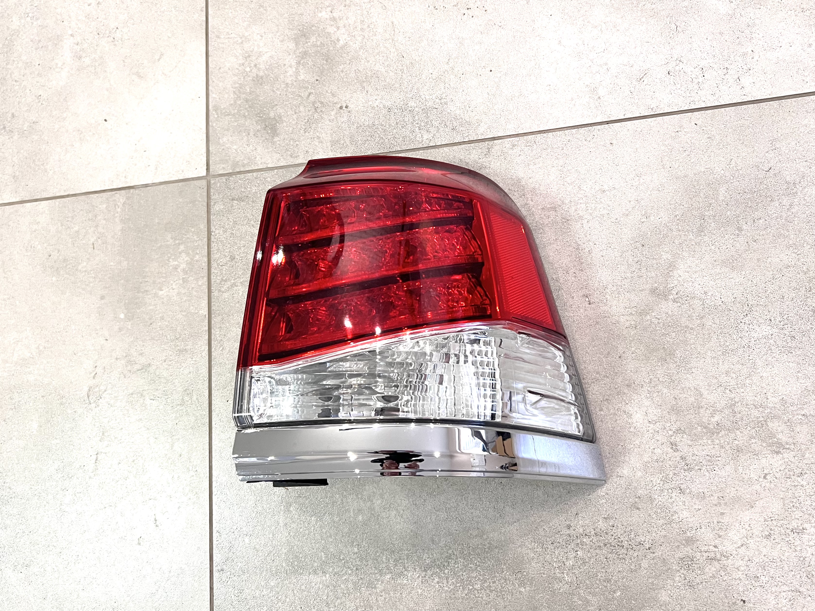 Зовнішній правий ліхтар Lexus LX 570 рестайлінг 2012+ 2