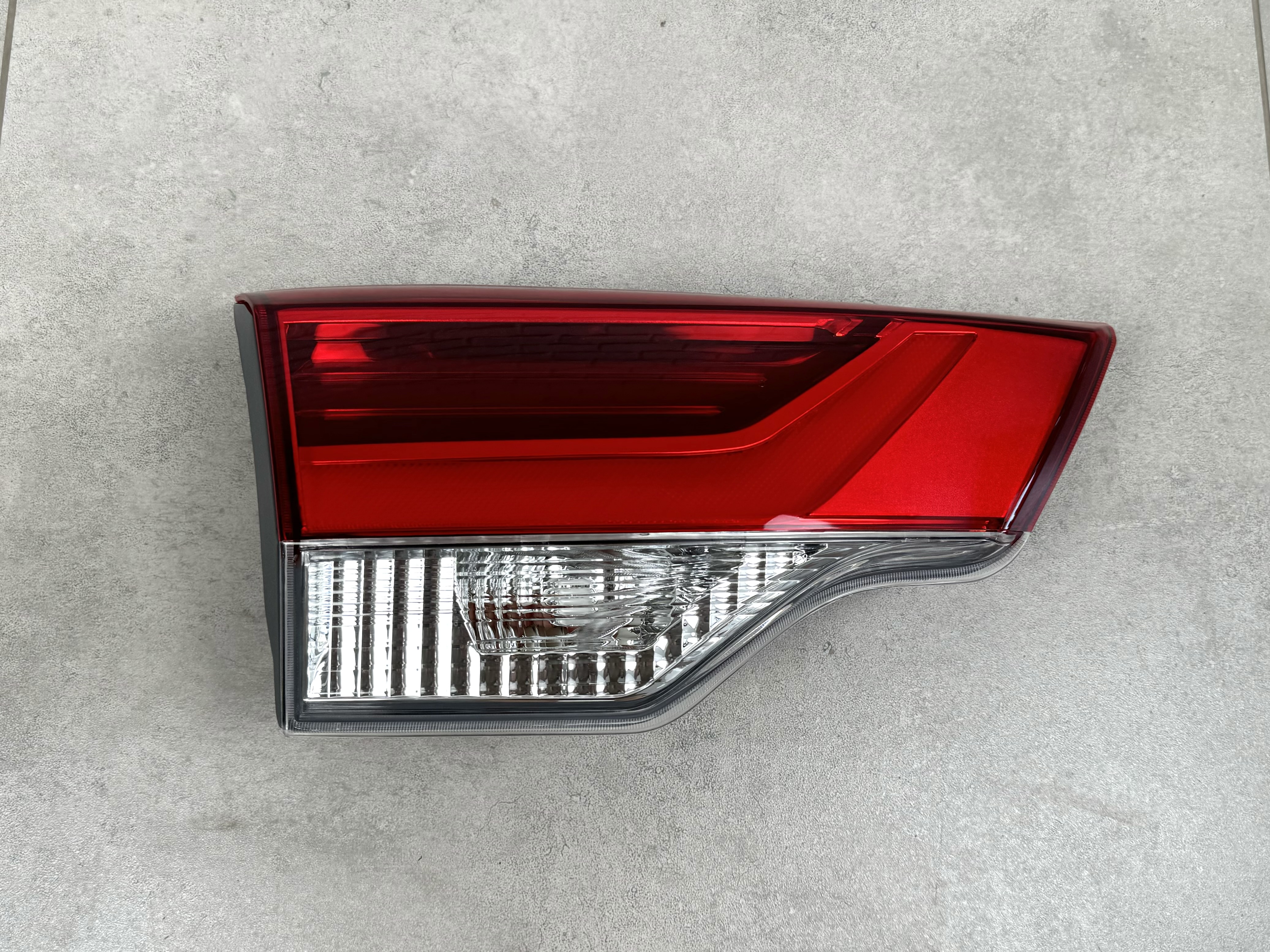 Задній ліхтар лівий внутрішній Toyota Highlander 2017-2019 5
