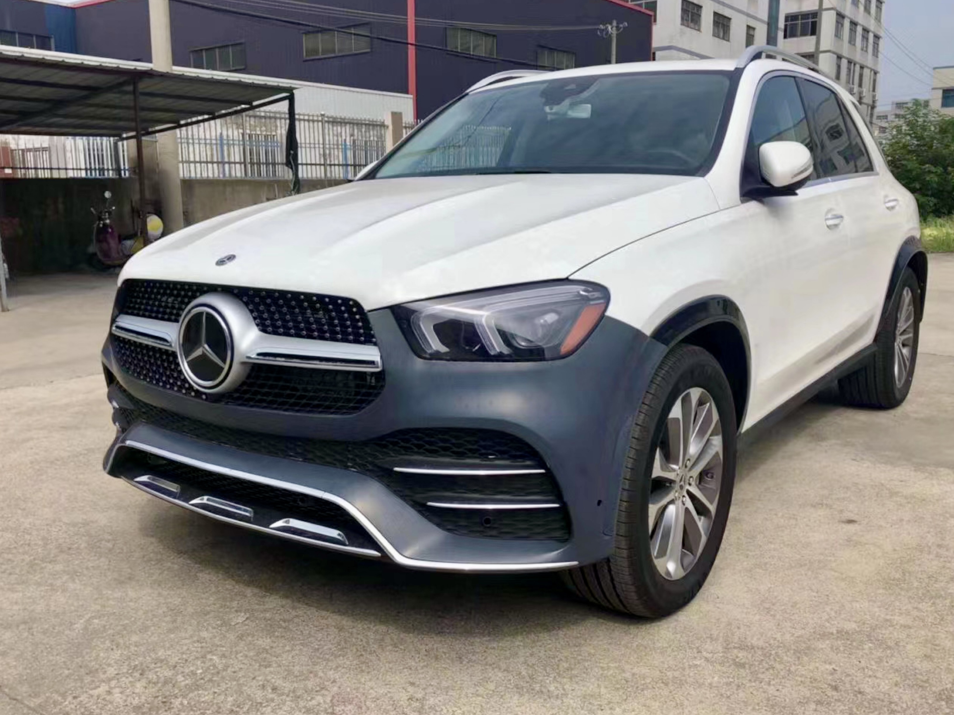 Бампер передній з решіткой AMG Line Mercedes GLE V167 2019-2022 4
