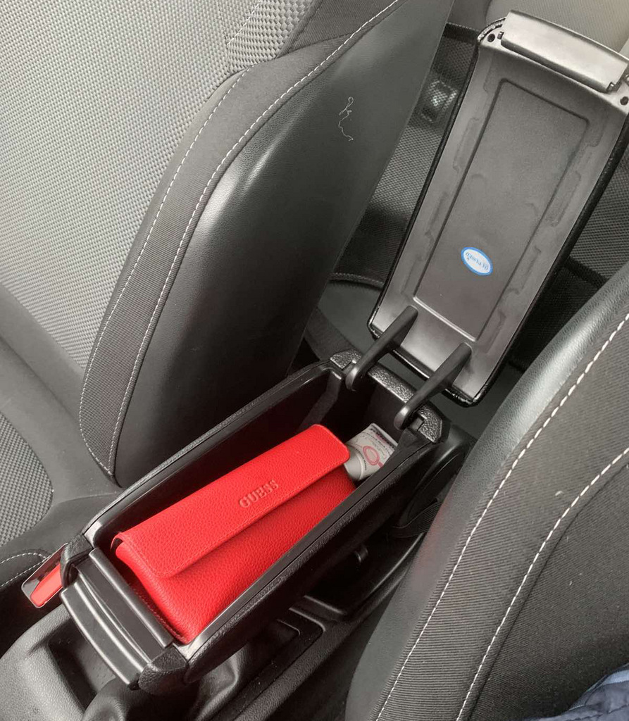 Підлокітник (в підстаканник) 2