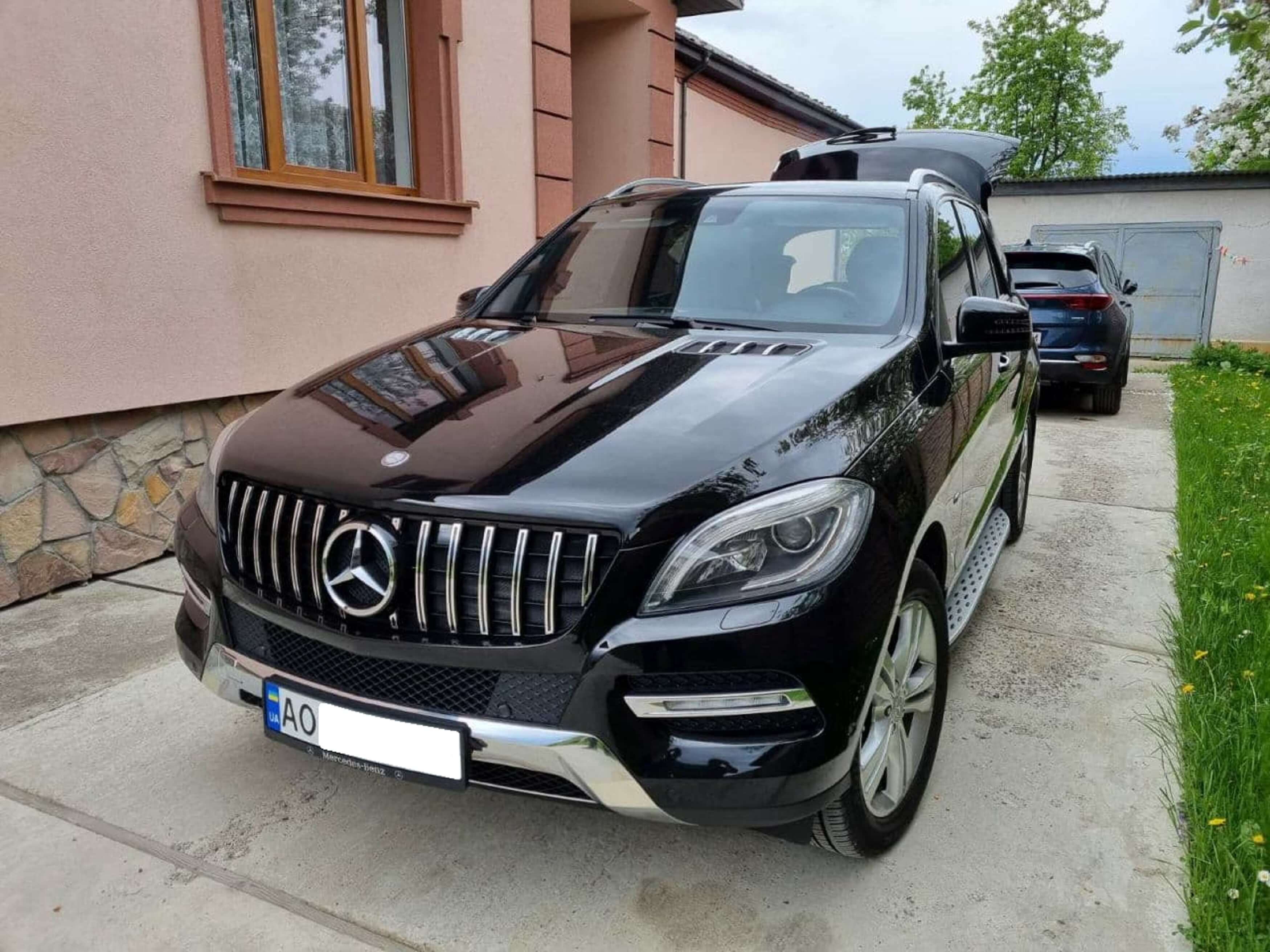 Решітка радіатора Chrome Black GT на Mercedes-Benz ML-Class W166 2011-2015 року 6