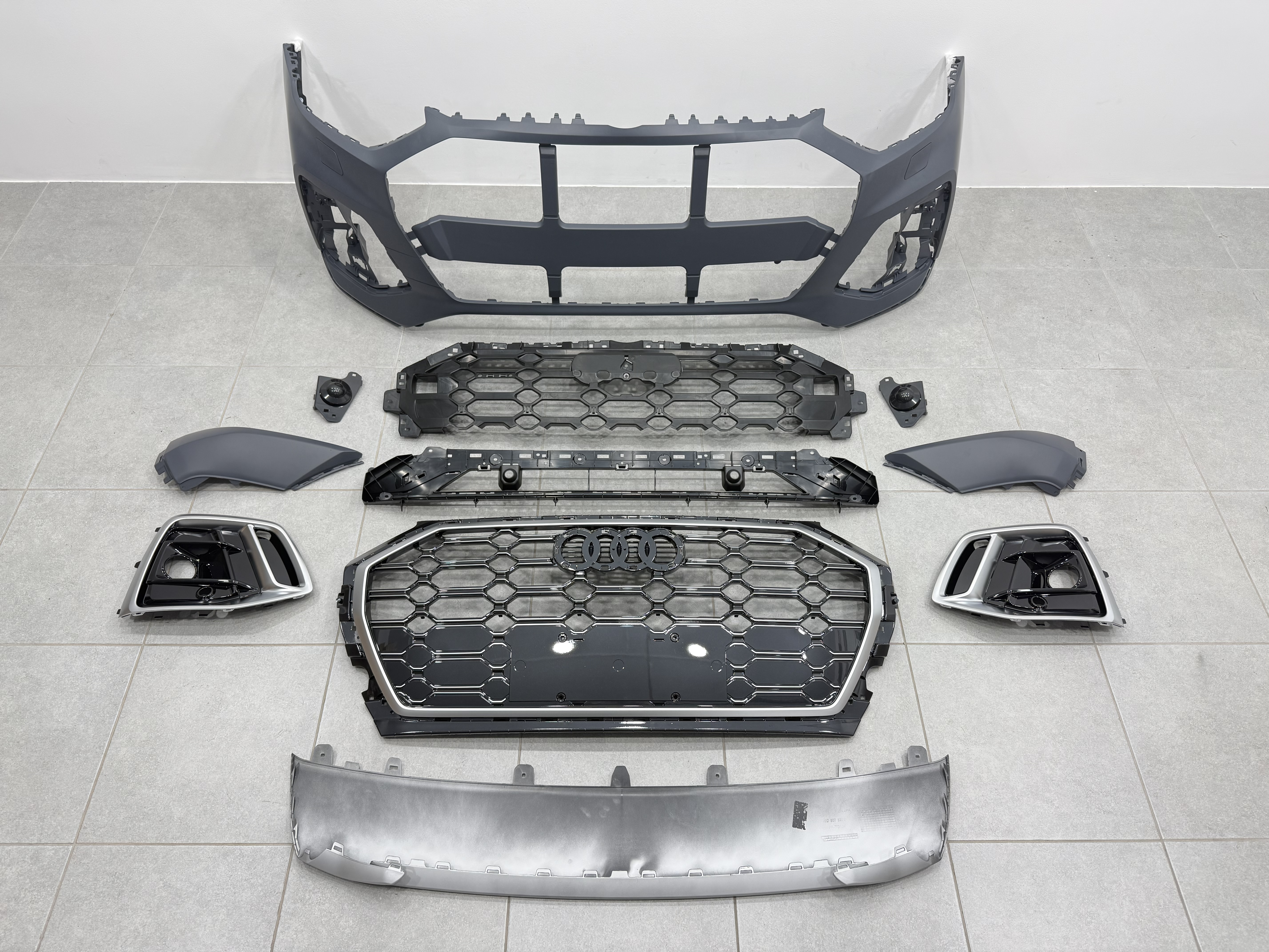 Бампер передній у зборі S-Line CHROME для Audi Q5 2021-2024 2