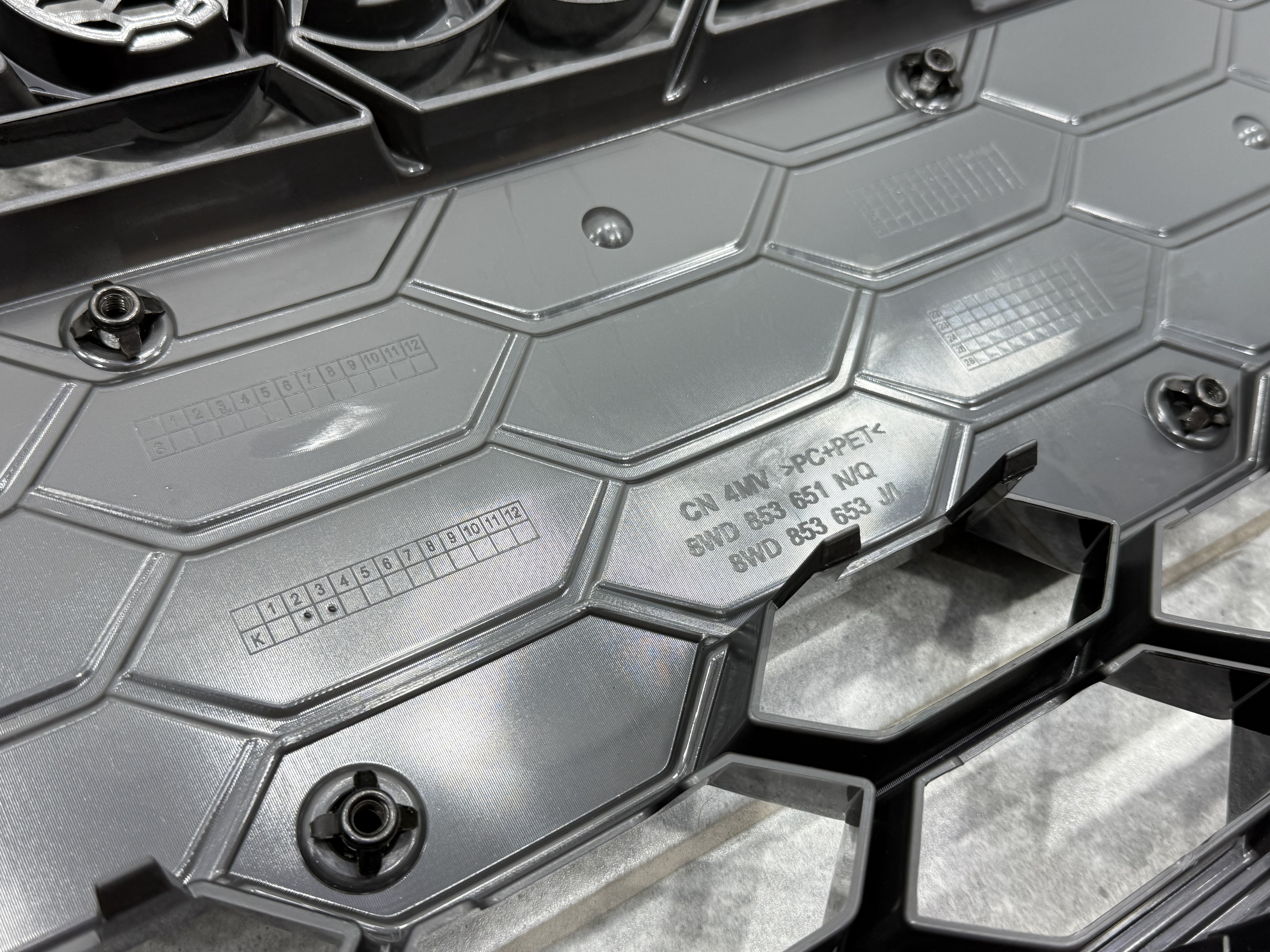 Решітка радіатора S-Line для Audi A4 B9 2020-2023, колір чорний 5